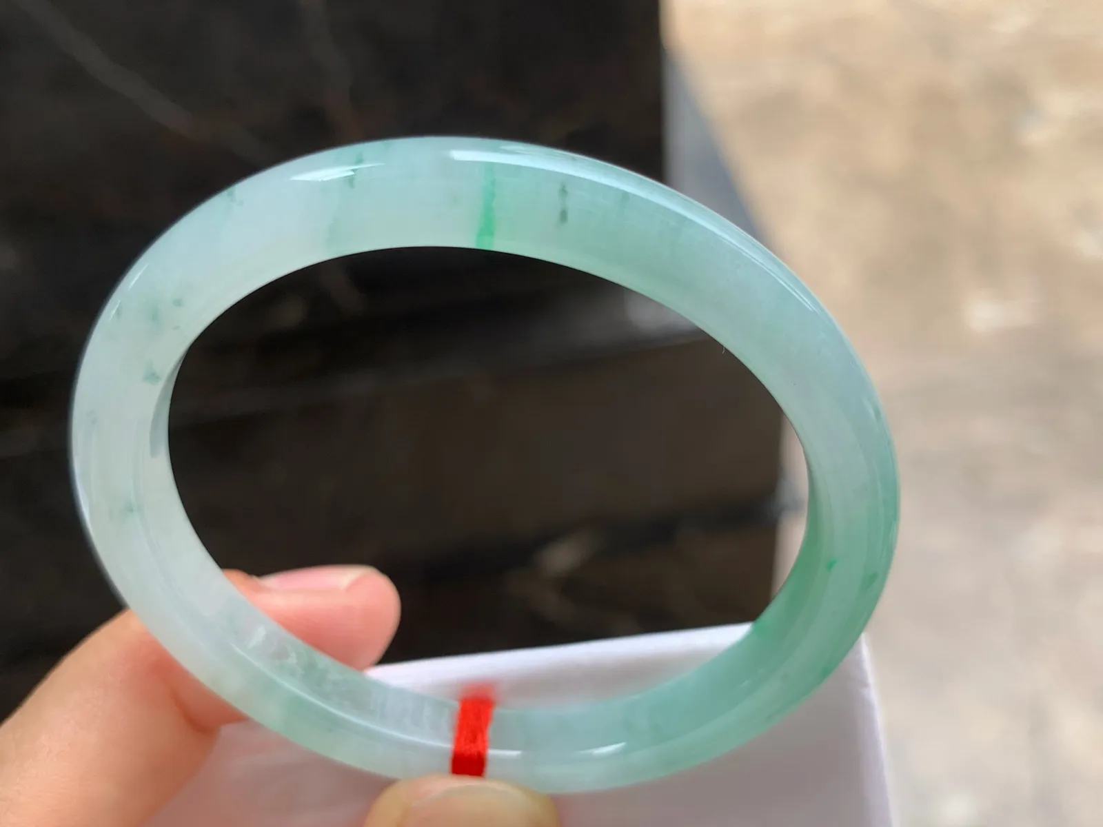 52.5-7.5-6.5mm
冰种带色贵妃手镯 底子细腻 水润 正圈50可带