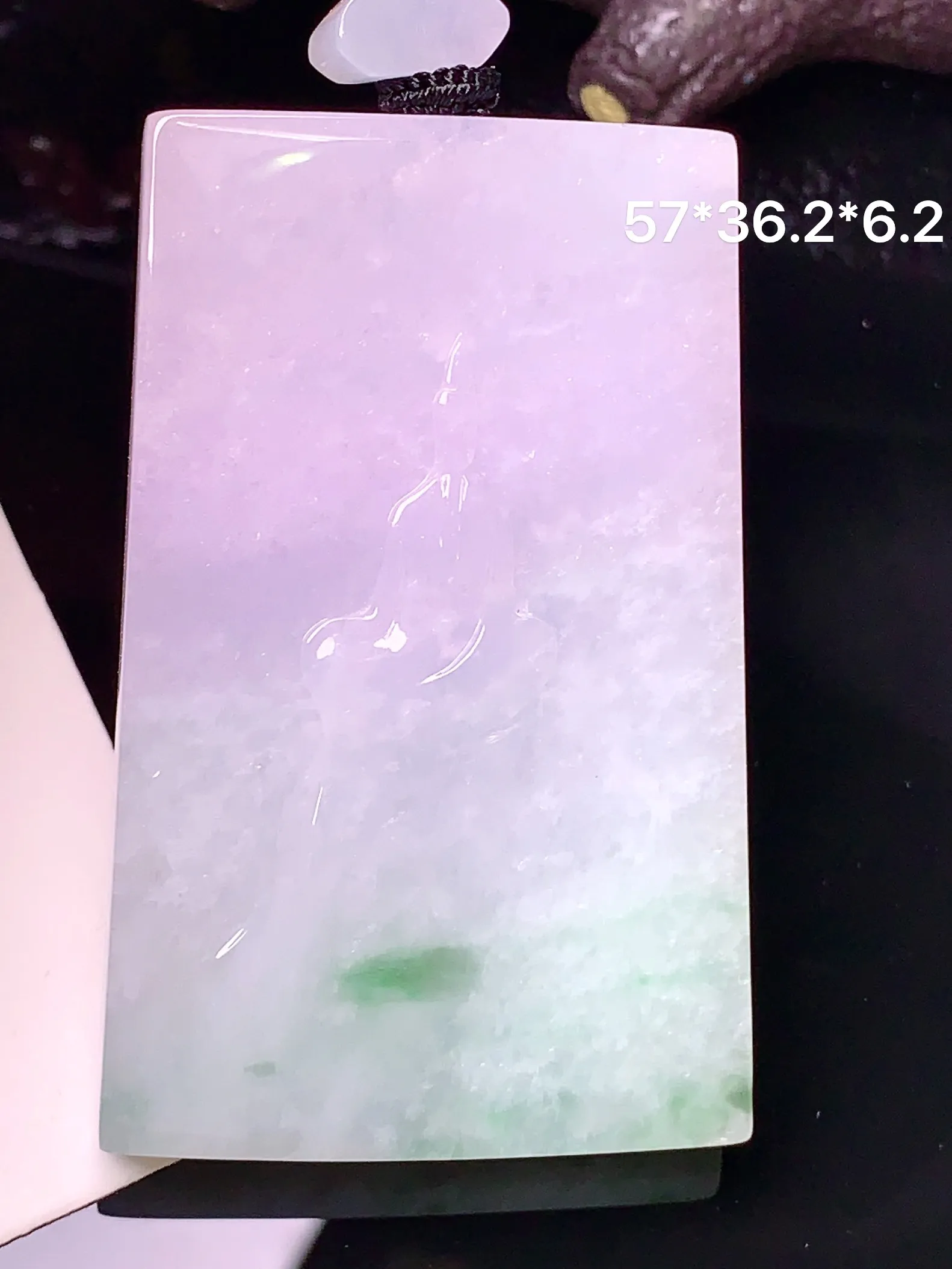 淡春彩无相观音吊坠 玉质细腻 色泽清新艳丽 整体尺寸57*36.2*6.2