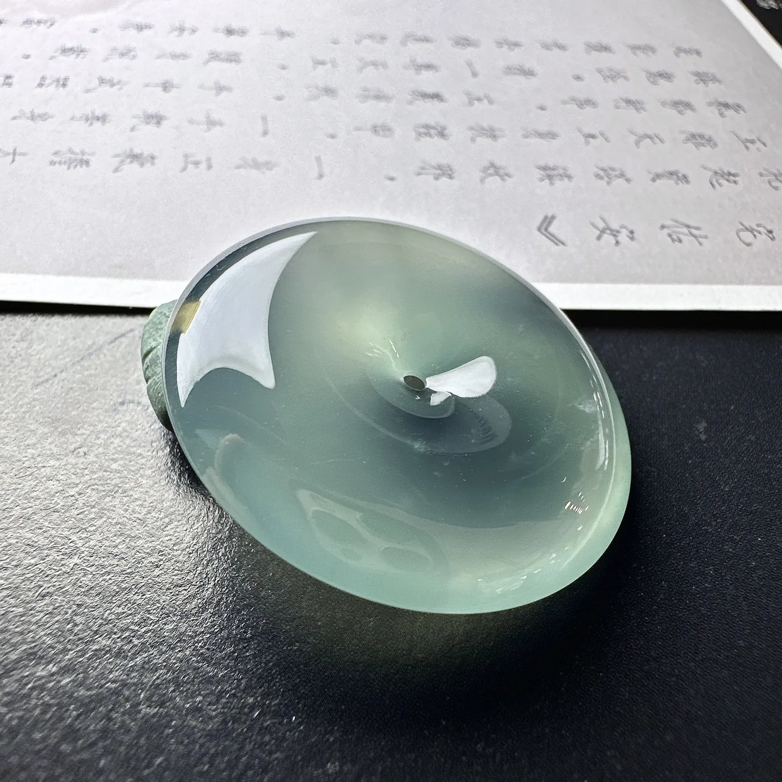 【冰种飘花平安大扣】老坑雪花棉，质地细腻，品质很好，冰感十足，胶感明显，收藏品质