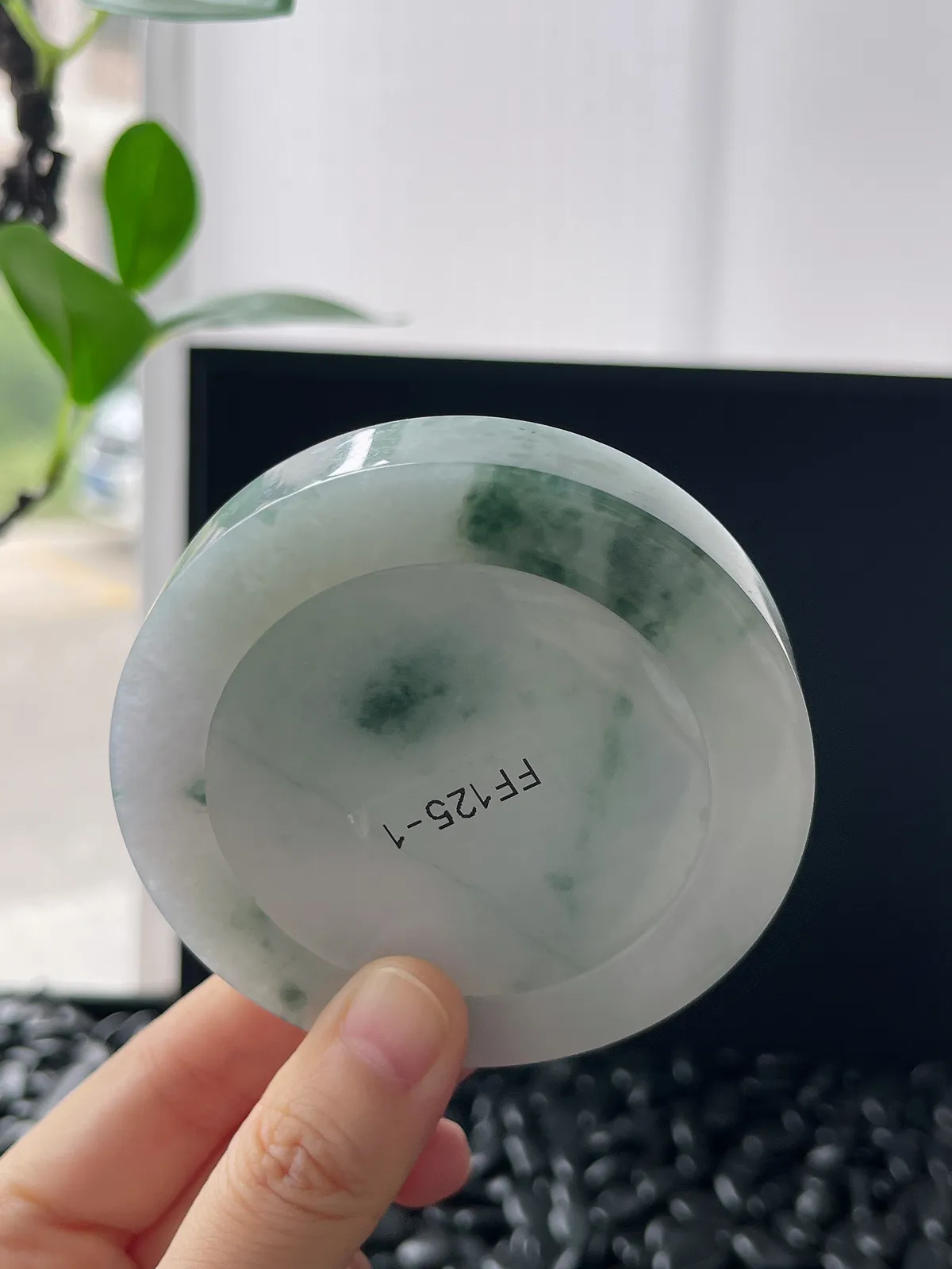 翡翠镯饼，⭕️正圈最大做56，圆条最大做52；最小做52