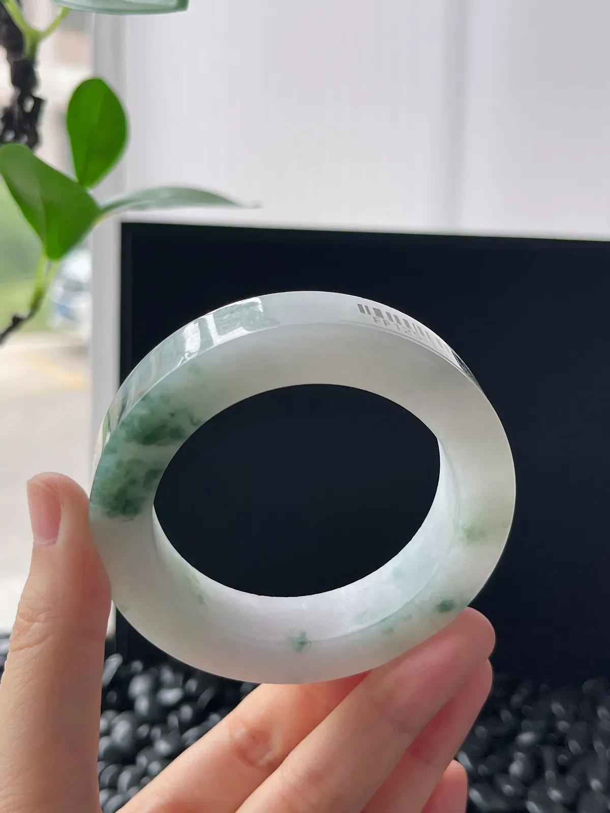 翡翠镯饼，⭕️正圈最大做56，圆条最大做52；最小做52