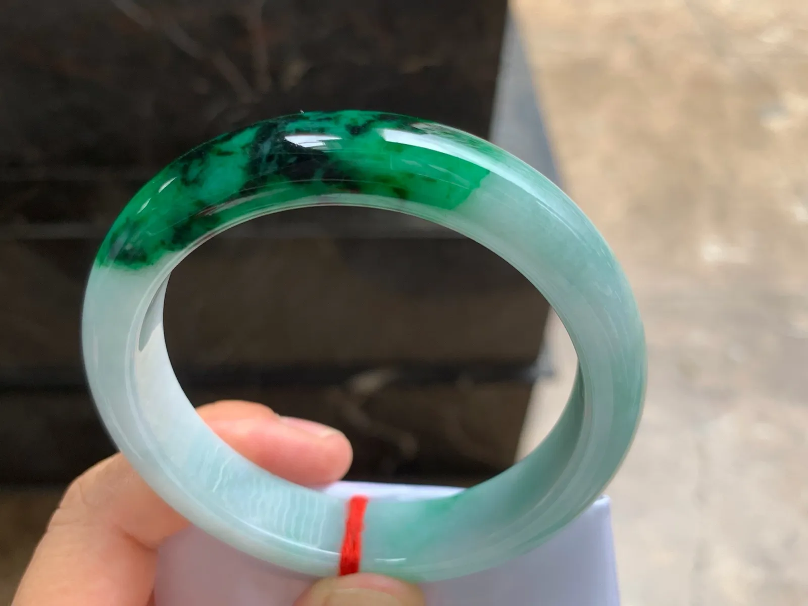56.5-12.8-8.3mm
带色手镯 底子细腻 颜色浓郁