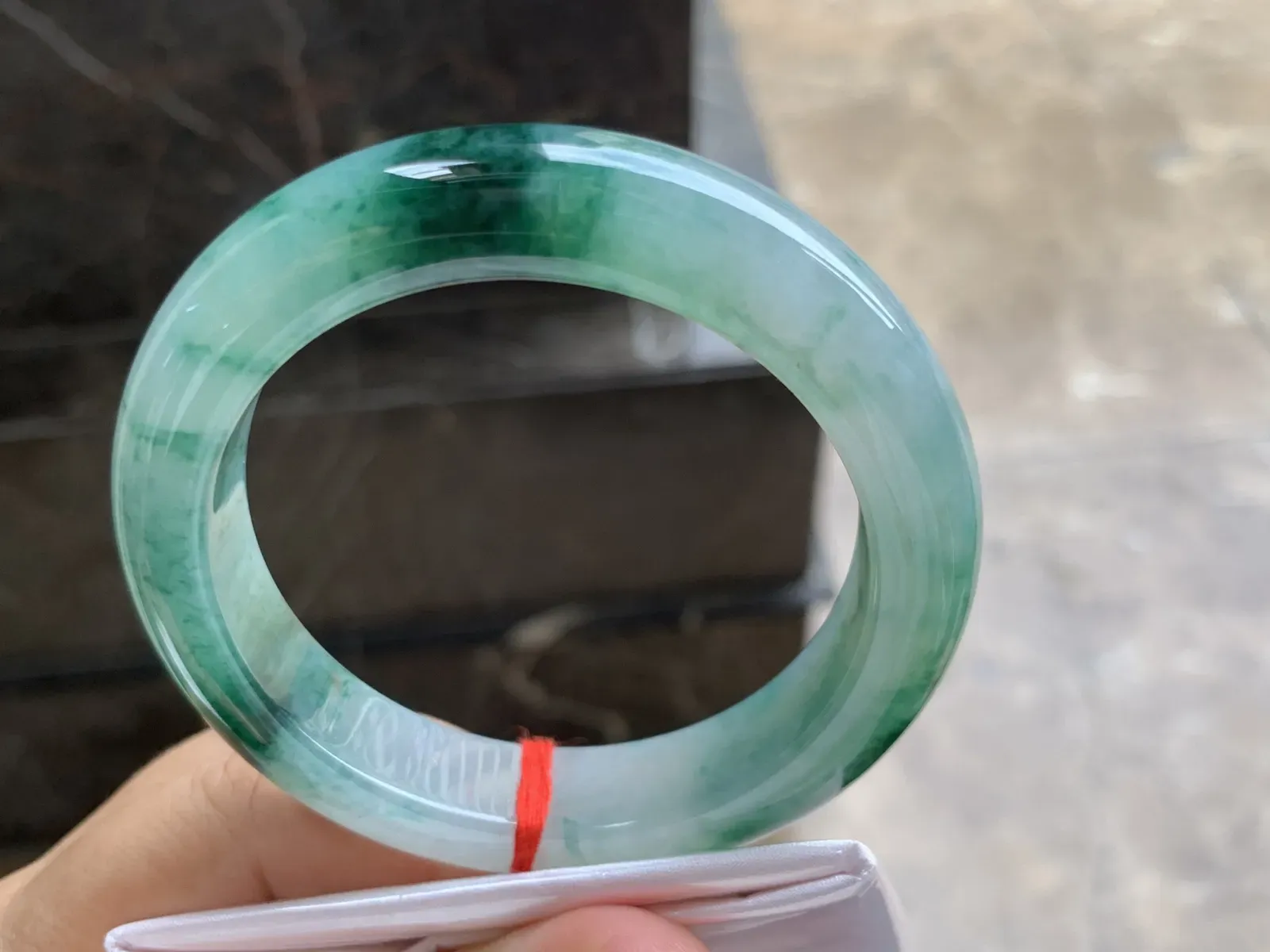 54-13.5-9.7mm
飘花手镯 底子细腻 花色漂亮