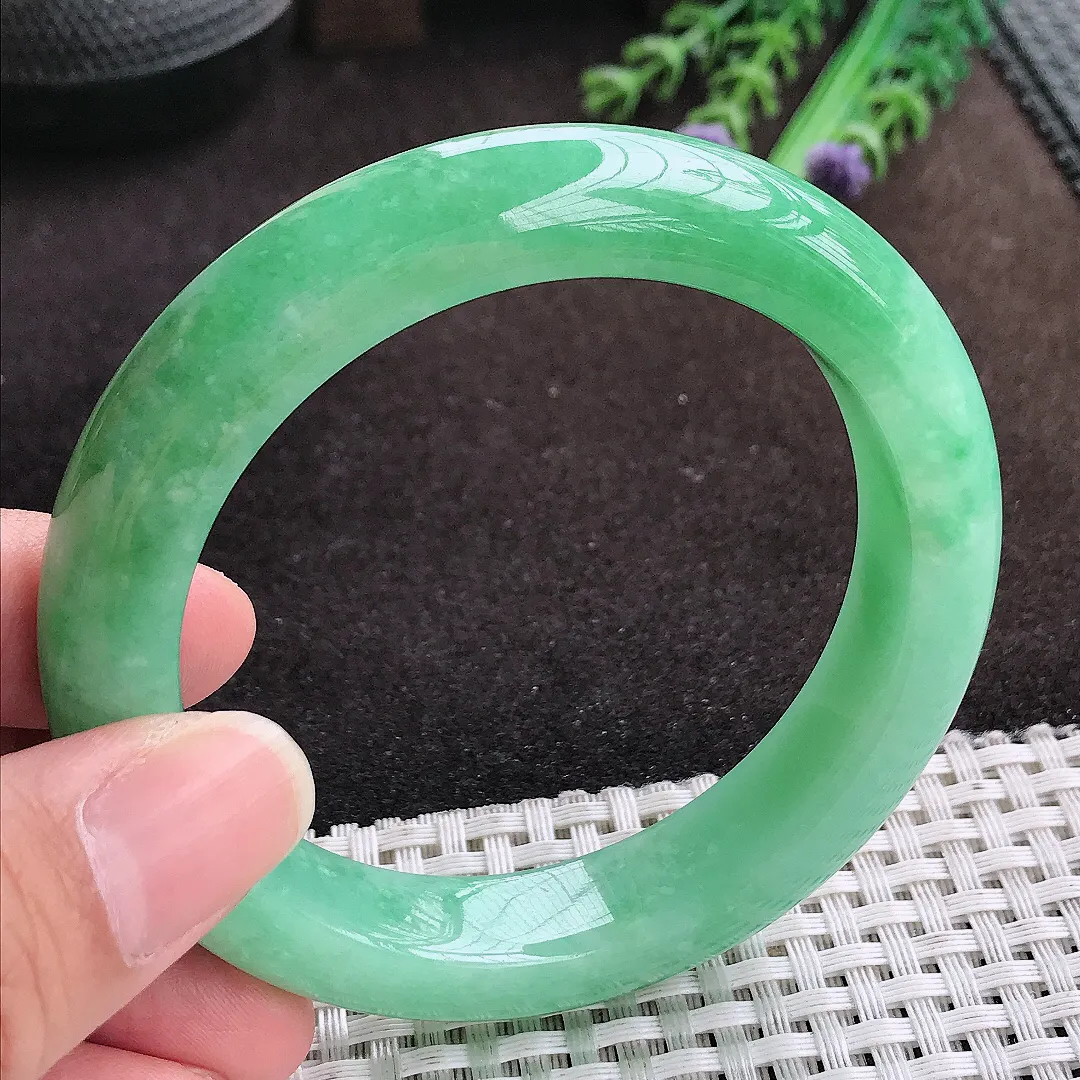 自然光57.5/12.6/9.6老坑精美温润满绿阳绿手镯宽边翡翠玉镯手环