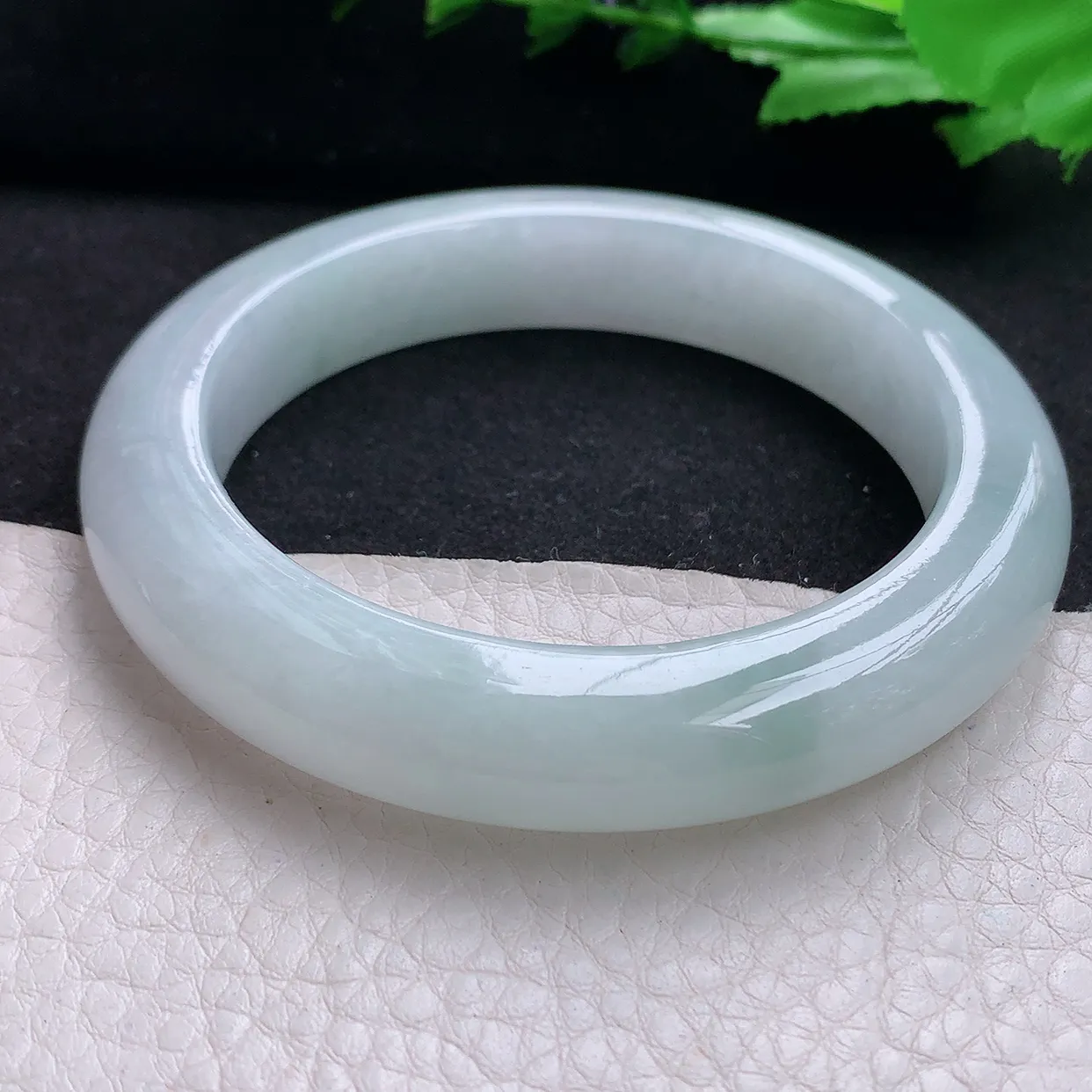 z自然光58*11.8*10平安镯 天然缅甸翡翠清新厚装正圈珠宝玉手镯