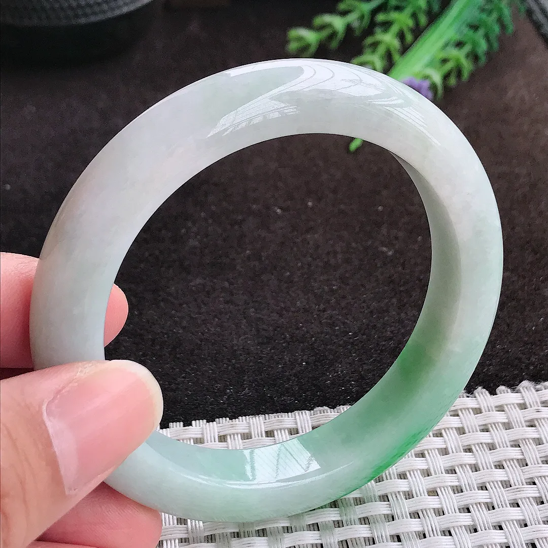 自然光55.5/11.7/9.2老坑精美温润飘阳绿手镯宽边翡翠玉镯手环