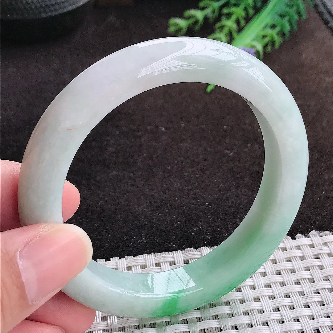 自然光55.5/11.7/9.2老坑精美温润飘阳绿手镯宽边翡翠玉镯手环