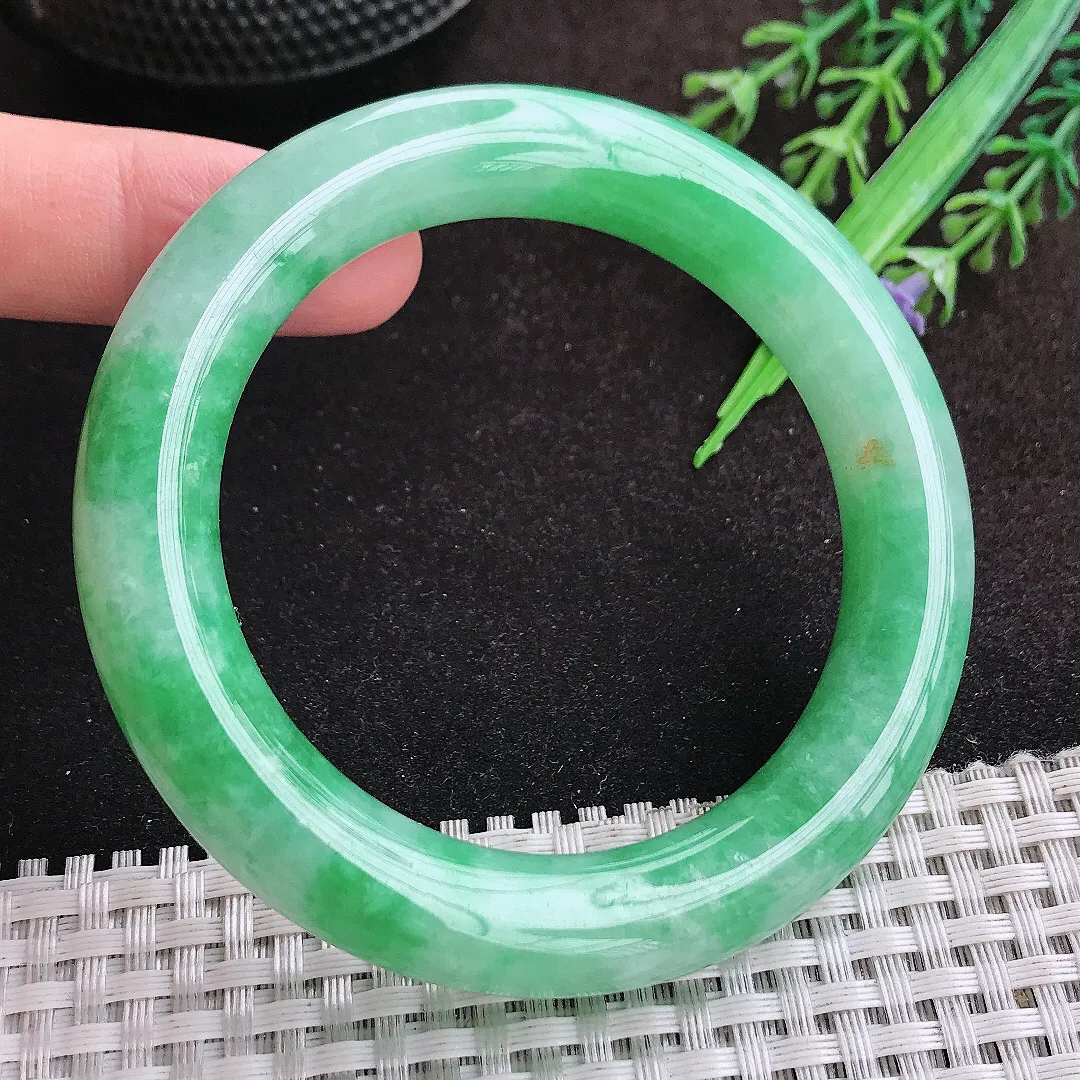 自然光55/11.2老坑精美冰润阳绿圆条手镯翡翠玉镯手环