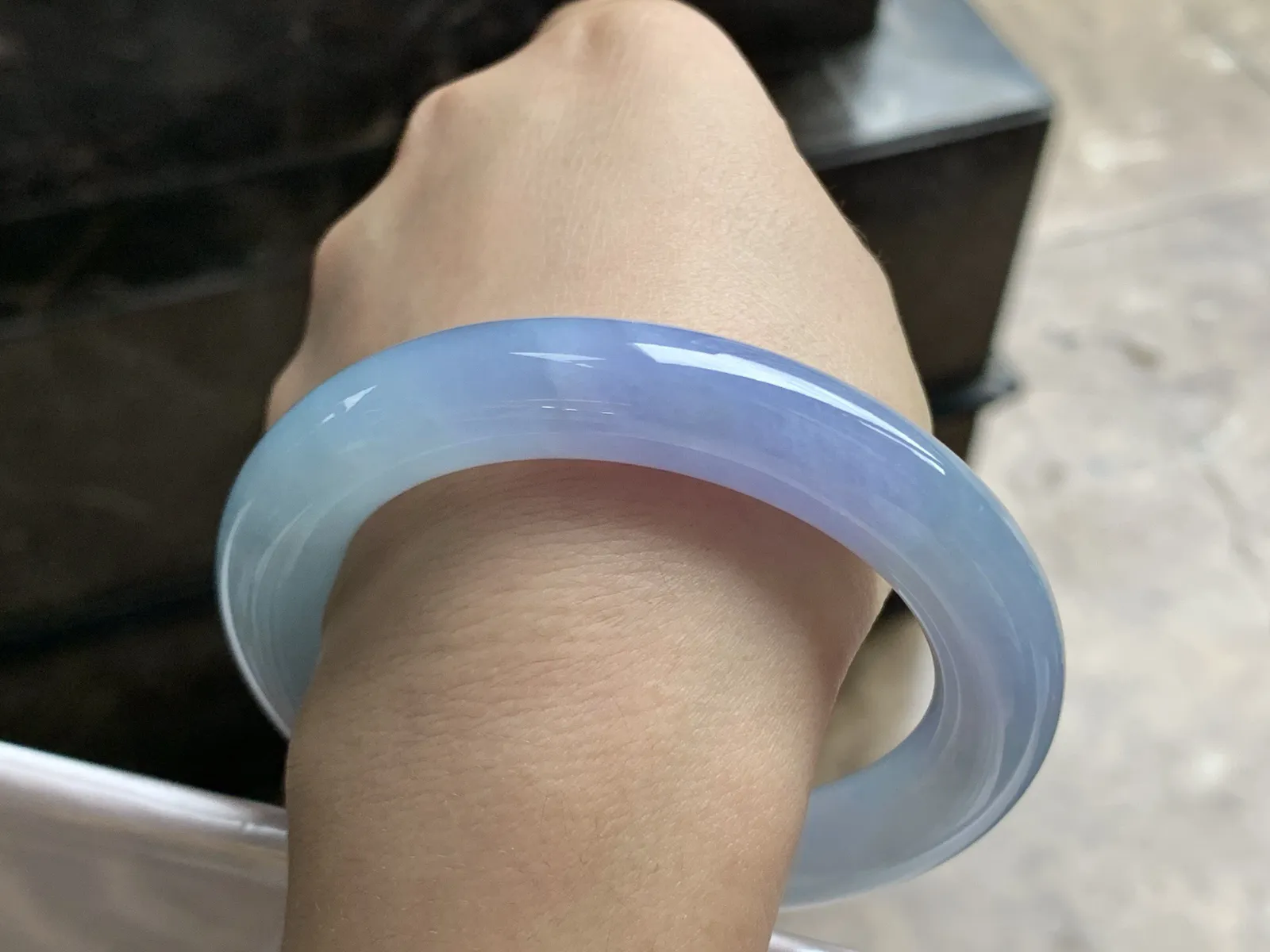 57.5-11.5

紫罗兰圆条手镯^_^颜色鲜艳