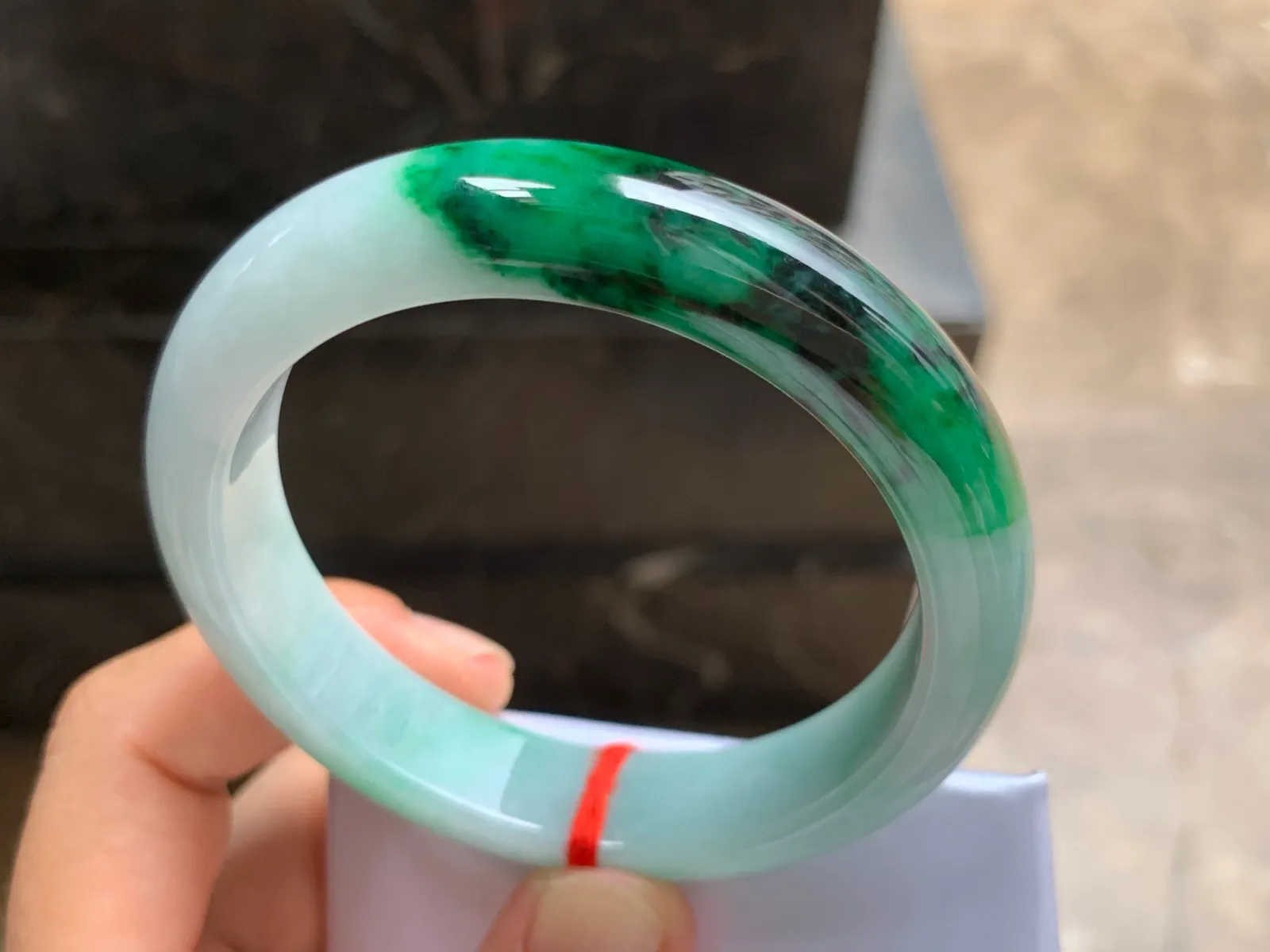 56.5-12.8-8.3mm
带色手镯 底子细腻 颜色浓郁