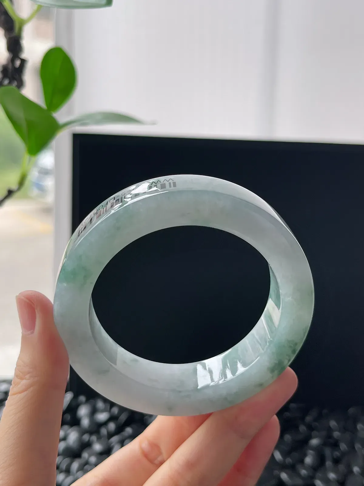 翡翠镯饼，⭕️正圈最大做57，圆条最大做53；最小做53