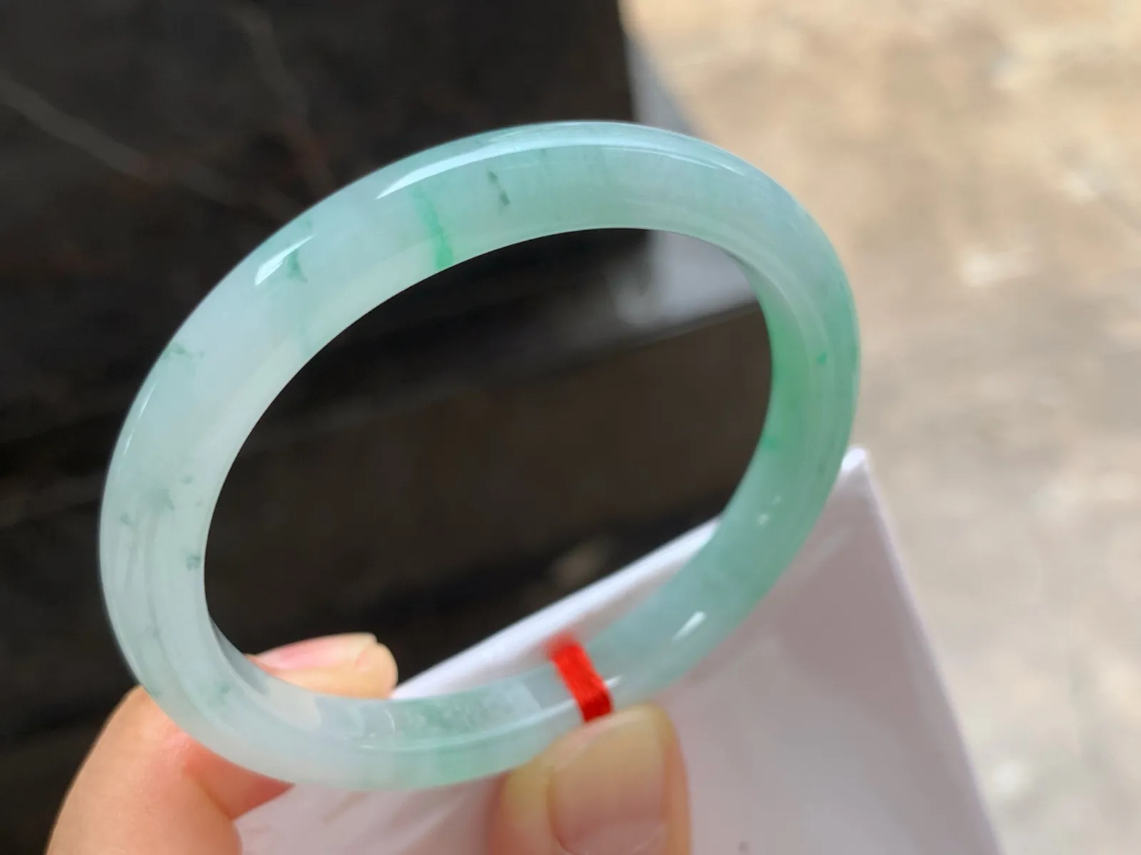 52.5-7.5-6.5mm
冰种带色贵妃手镯 底子细腻 水润 正圈50可带