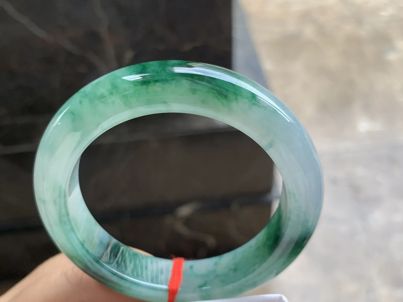 54-13.5-9.7mm
飘花手镯 底子细腻 花色漂亮