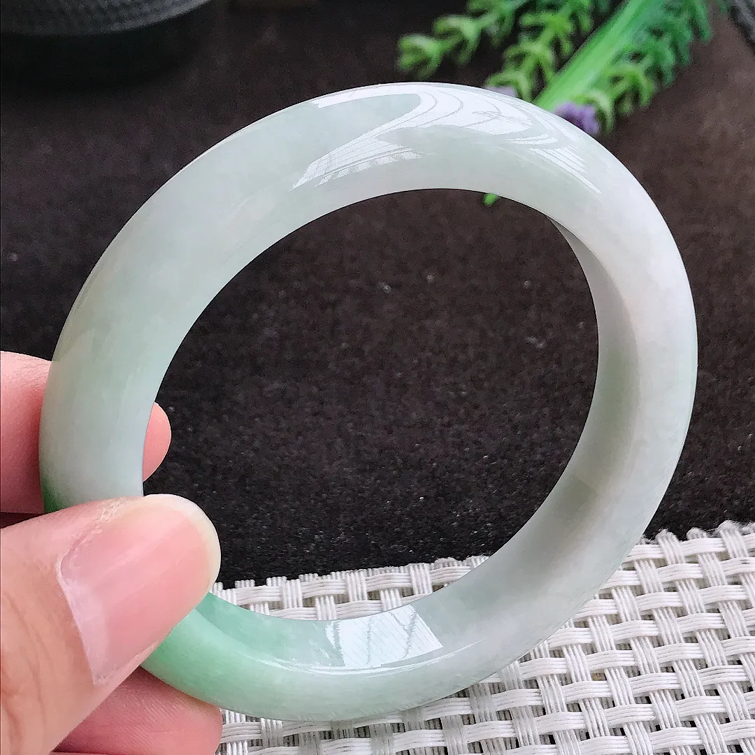 自然光55.5/11.7/9.2老坑精美温润飘阳绿手镯宽边翡翠玉镯手环