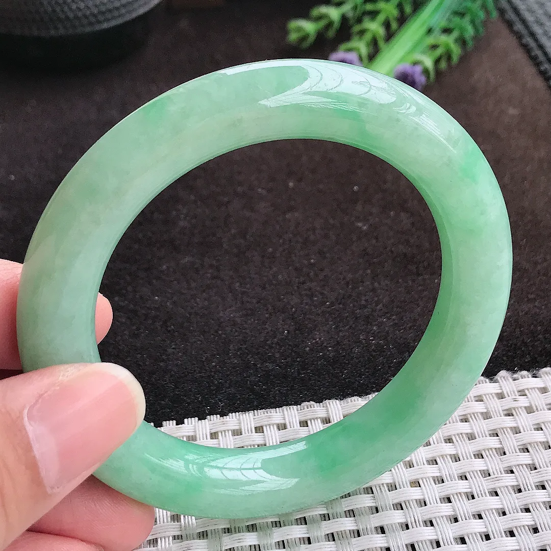 自然光55/11.2/11老坑精美温润满绿圆条手镯翡翠玉镯手环