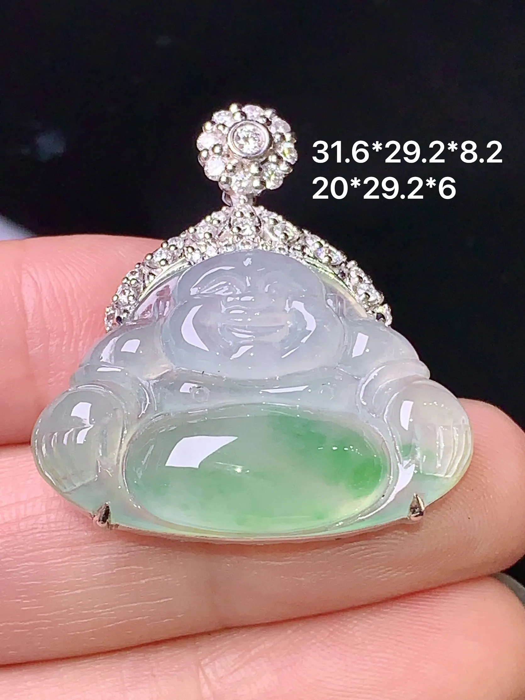 18k金钻镶嵌飘绿佛公吊坠 玉质细腻 色泽清新艳丽 整体尺寸31.6*22*8.2