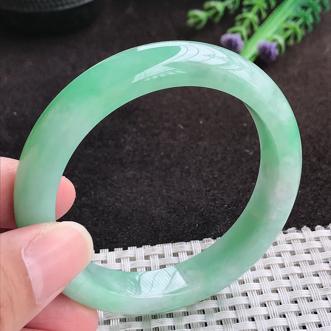 自然光55.5/11.8/8.3老坑精美飘阳绿手镯宽边翡翠玉镯手环