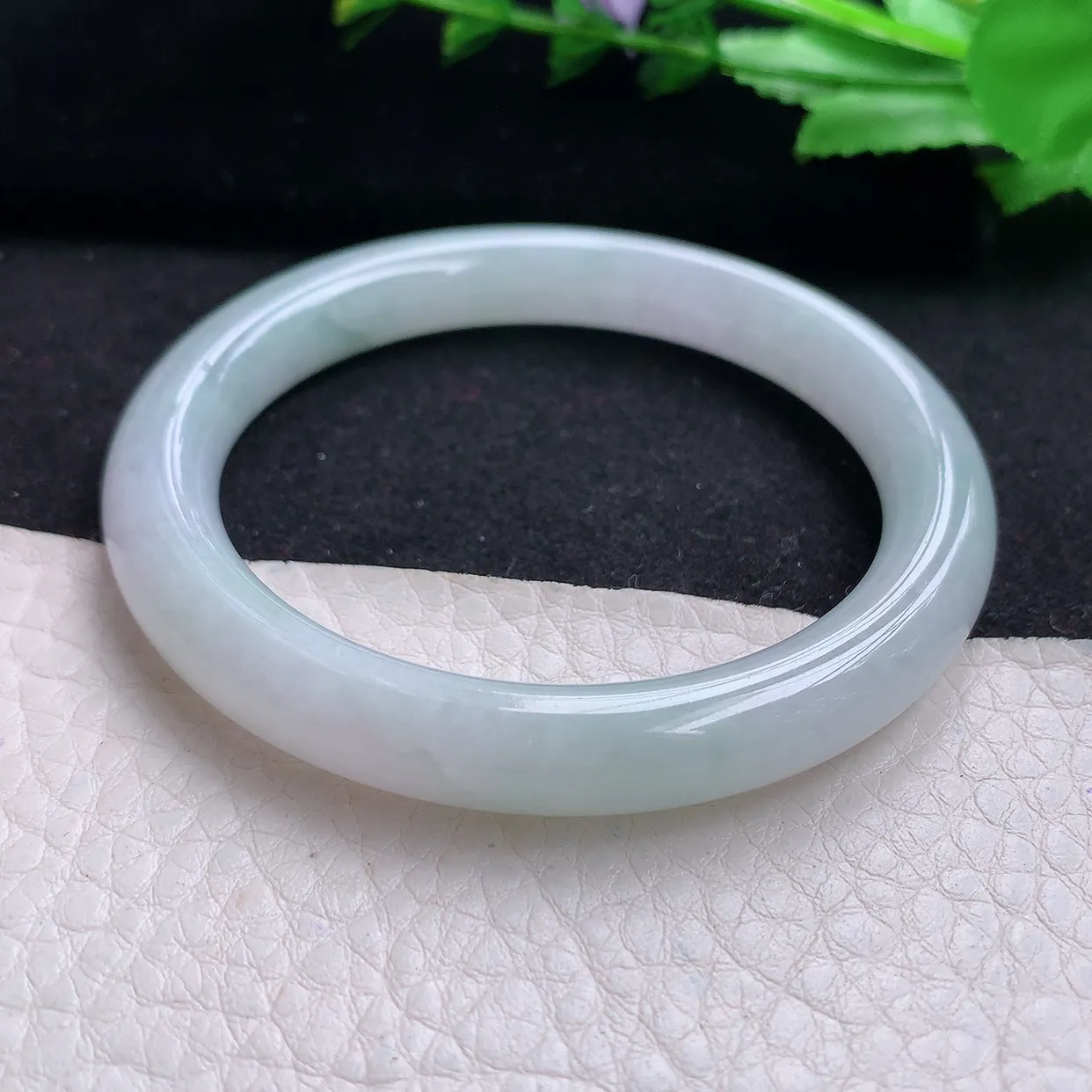 n小圈口51*8.4*8.2美人镯 天然缅甸翡翠白月光秀气圆条玉手镯 叮当镯