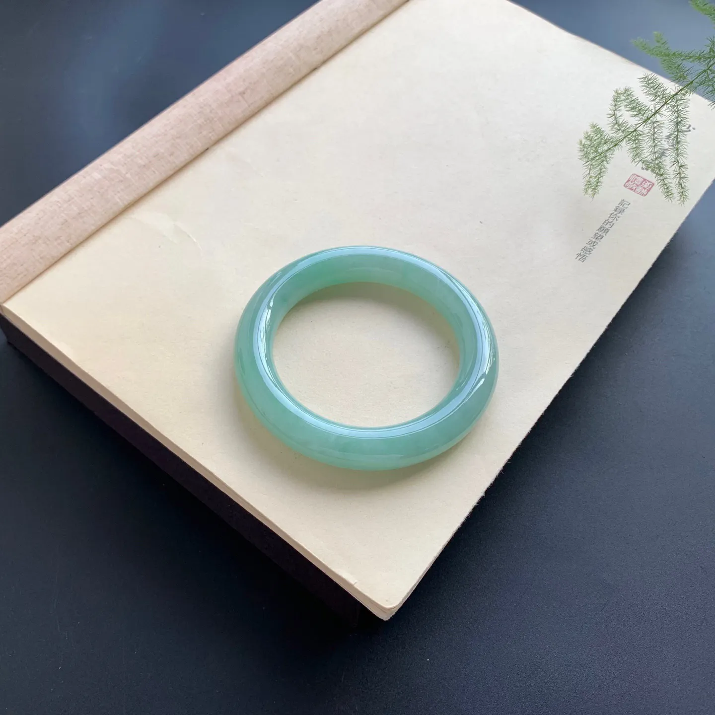 58圈口满色圆条手镯 尺寸：58-12，无纹裂，细腻釉洁，条形饱满
