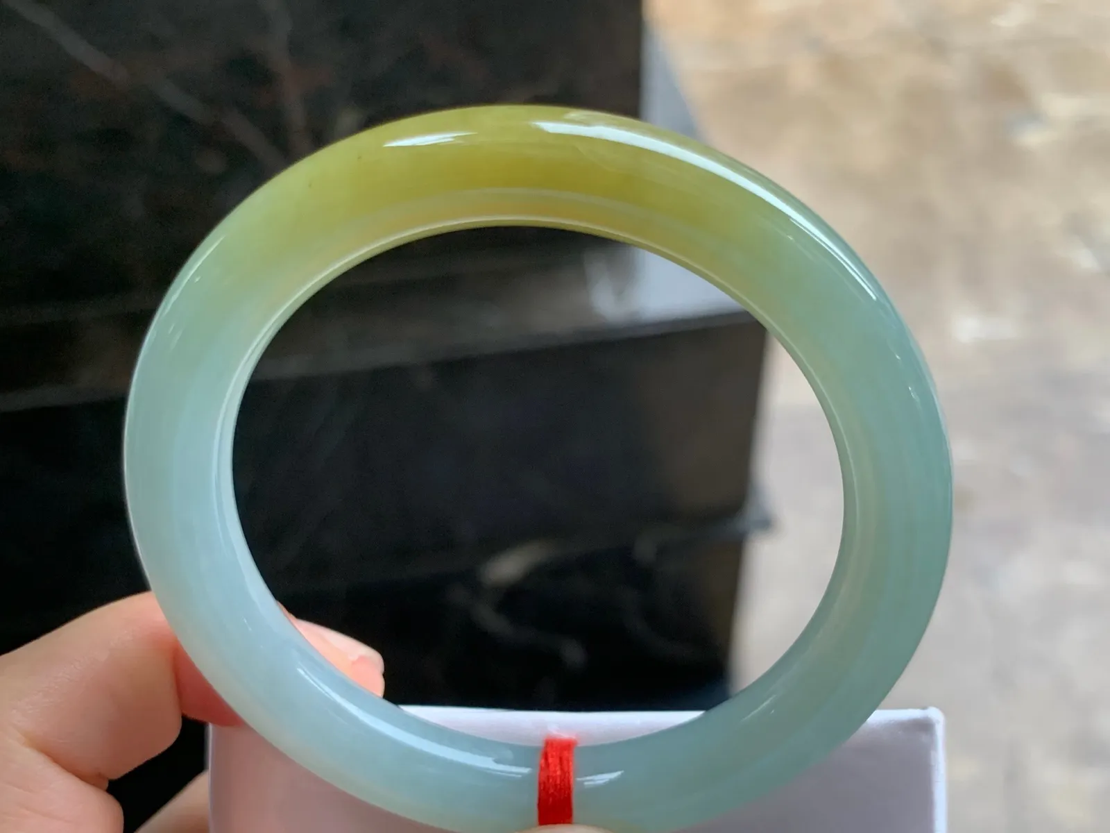 53.5-9mm
黄翡圆条手镯 底子细腻 颜色艳丽