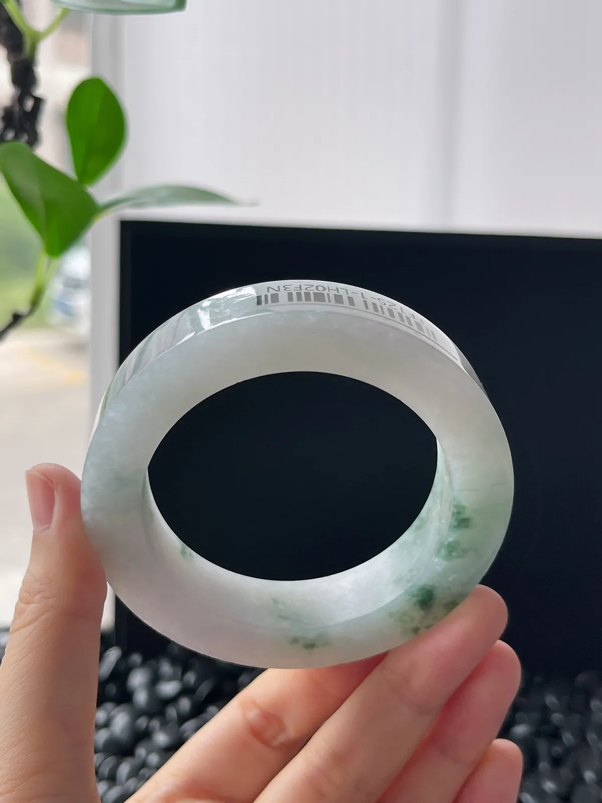 翡翠镯饼，⭕️正圈最大做56，圆条最大做52；最小做52