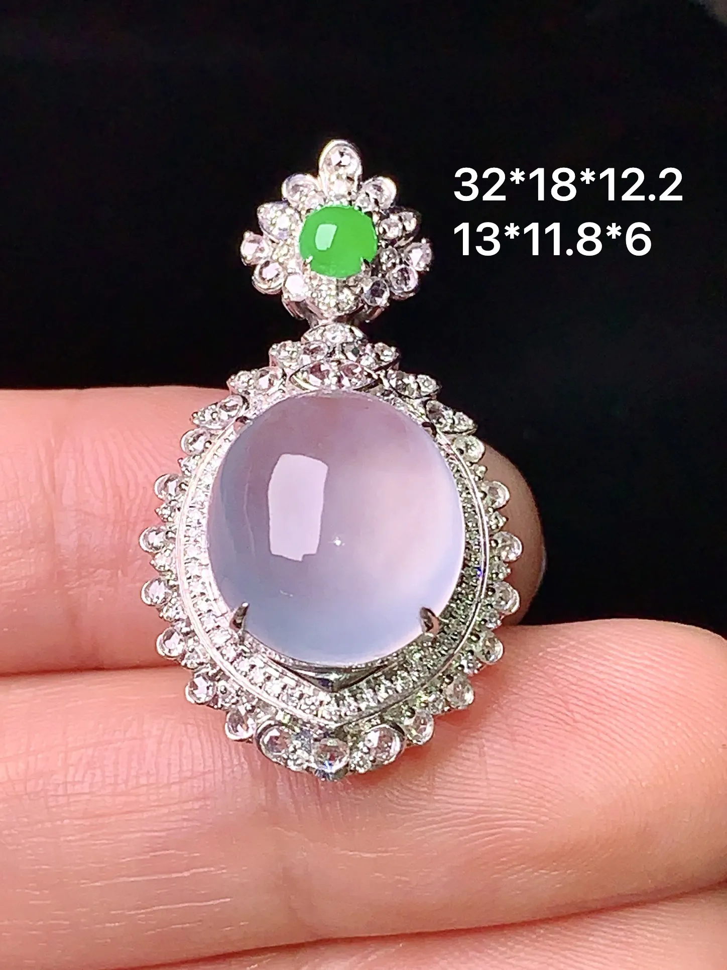 18k金钻镶嵌冰种蛋面吊坠 玉质细腻 色泽清新艳丽 整体尺寸32*18*12.2