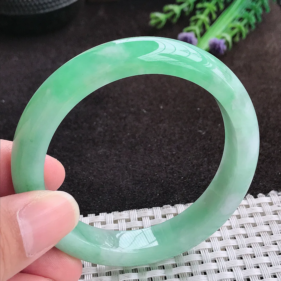 自然光55.5/11.8/8.3老坑精美飘阳绿手镯宽边翡翠玉镯手环