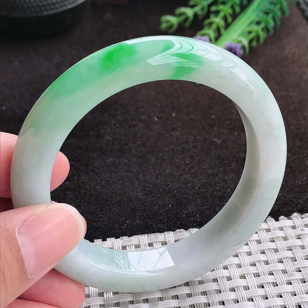自然光55.5/11.7/9.2老坑精美温润飘阳绿手镯宽边翡翠玉镯手环