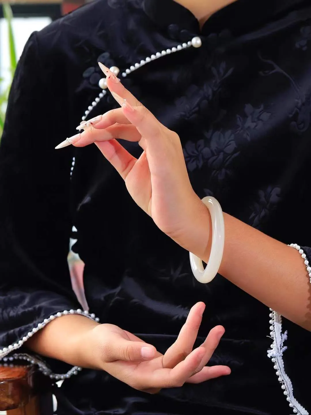 【粉黛.手镯】

精品️和田玉藕粉圆条手镯
仙女藕粉手镯
馥郁芬芳 油糯饱满
气质温婉尔雅 甜甜