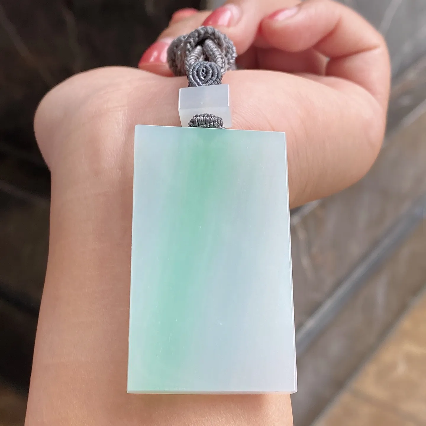 冰糯种飘绿无事牌吊坠 尺寸53.2-31.8-6.8毫米