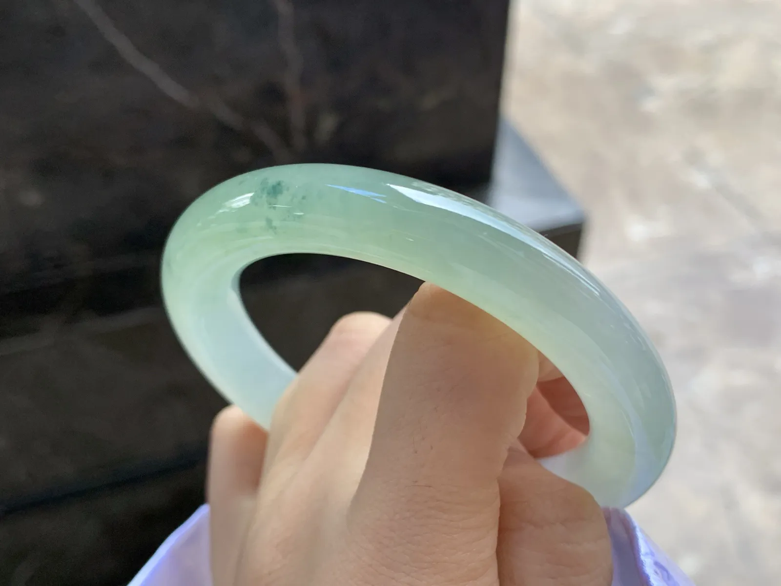 56-11

冰种圆条手镯^_^冰透