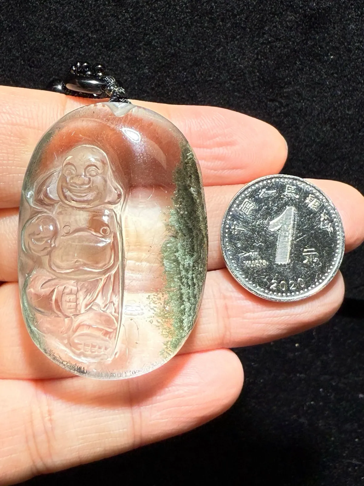 全美大货，天然绿幽灵笑佛挂件，全身站佛，全净无瑕，带发丝，珍藏款，规格：44.3*30.7*18.5mm，