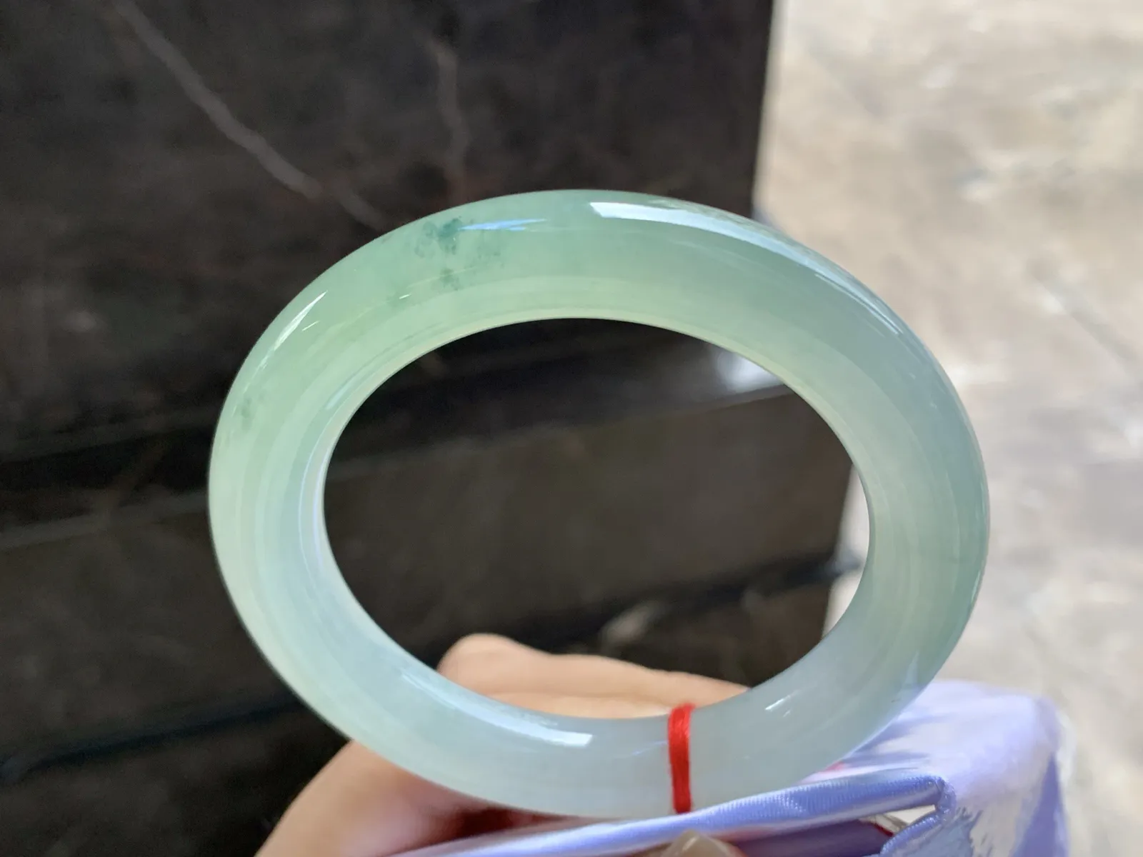 56-11

冰种圆条手镯^_^冰透