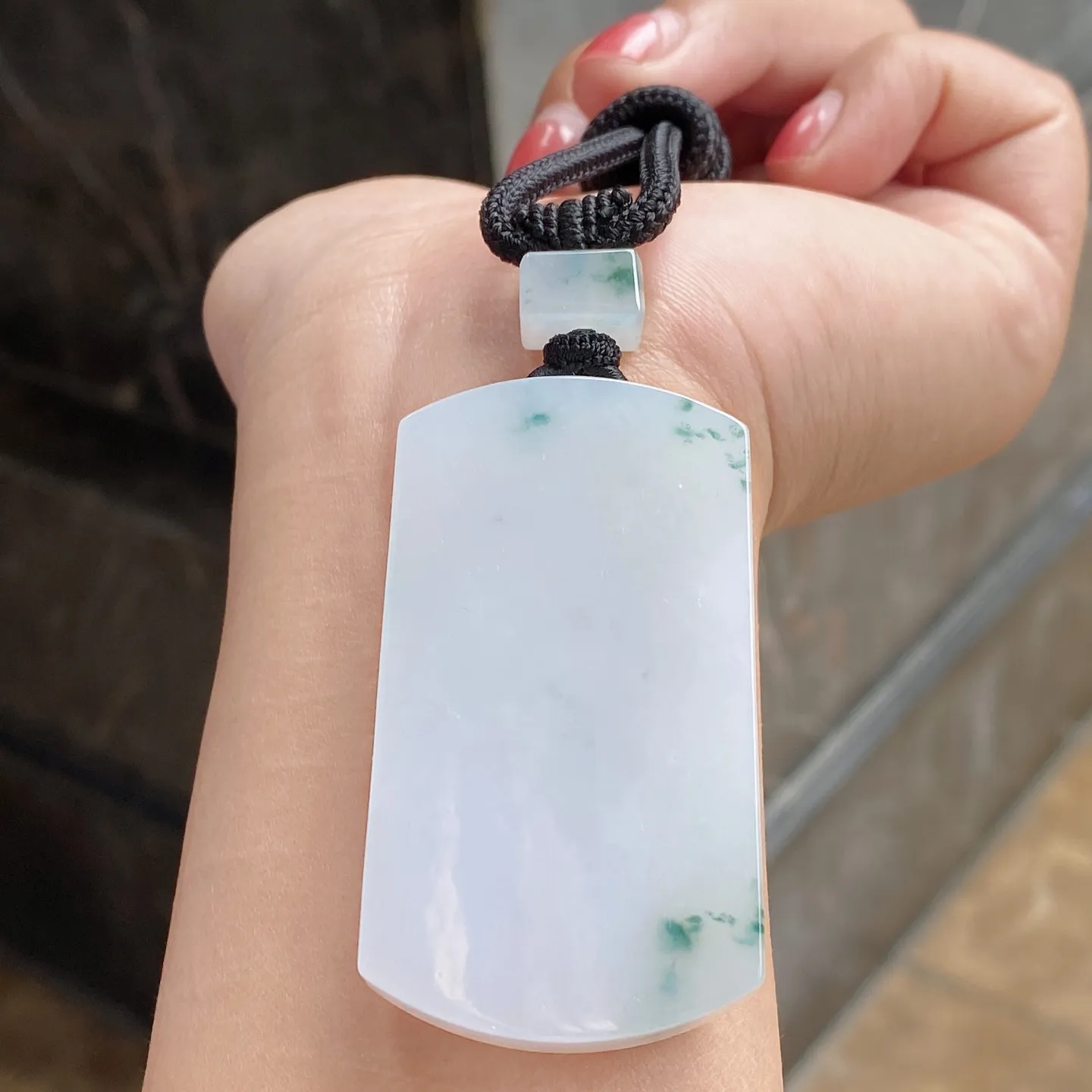 冰糯种飘花无事牌吊坠 尺寸56.2-31-8.2毫米