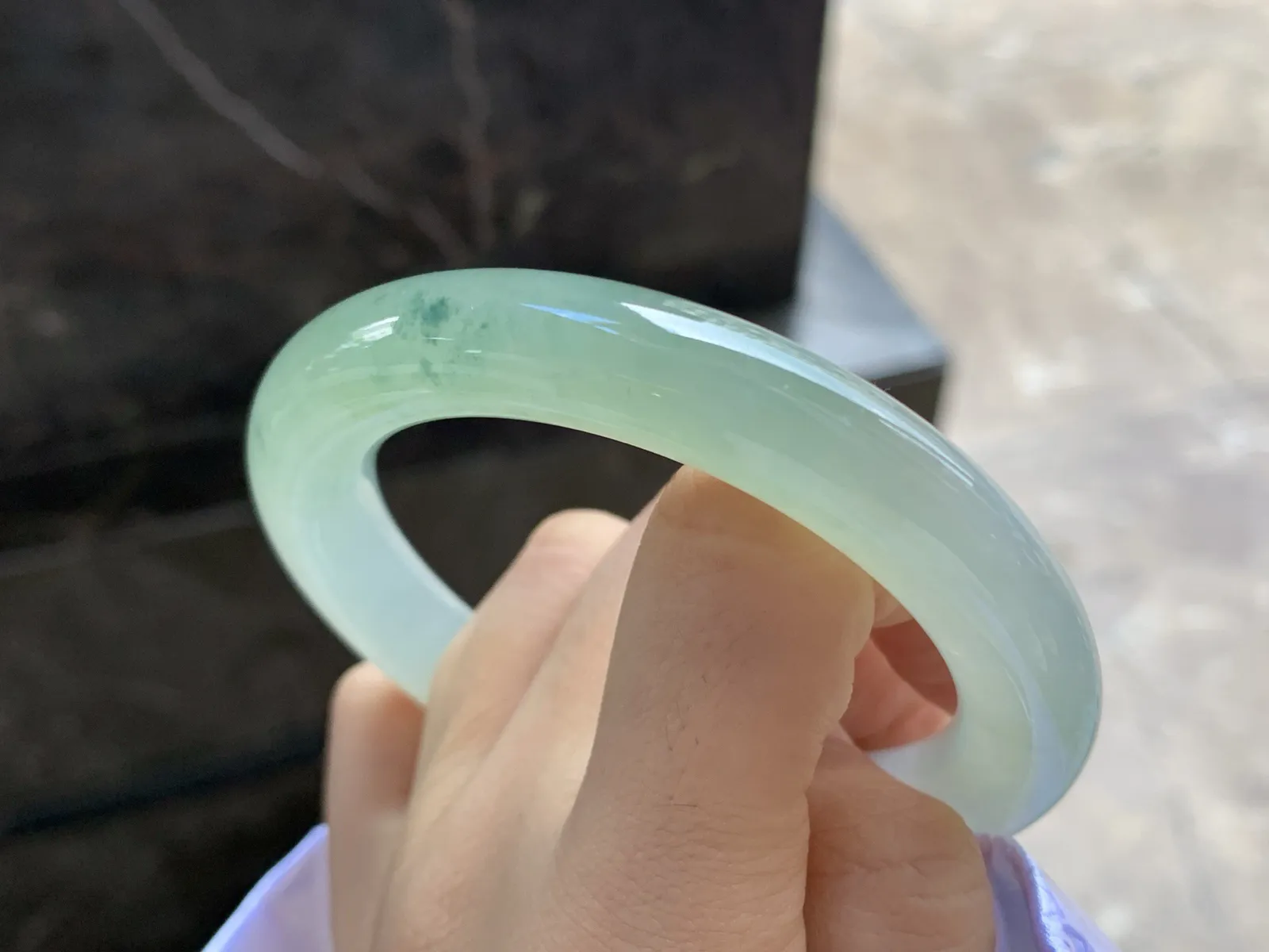56-11

冰种圆条手镯^_^冰透