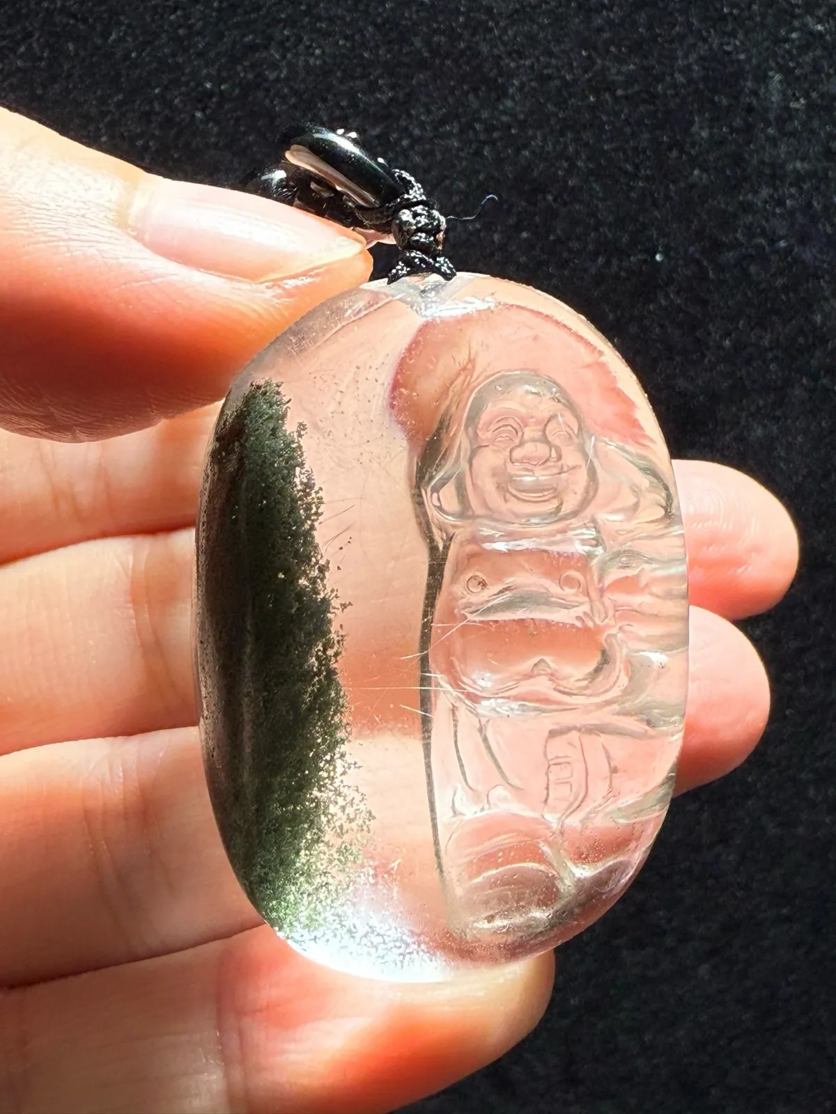 全美大货，天然绿幽灵笑佛挂件，全身站佛，全净无瑕，带发丝，珍藏款，规格：44.3*30.7*18.5mm，