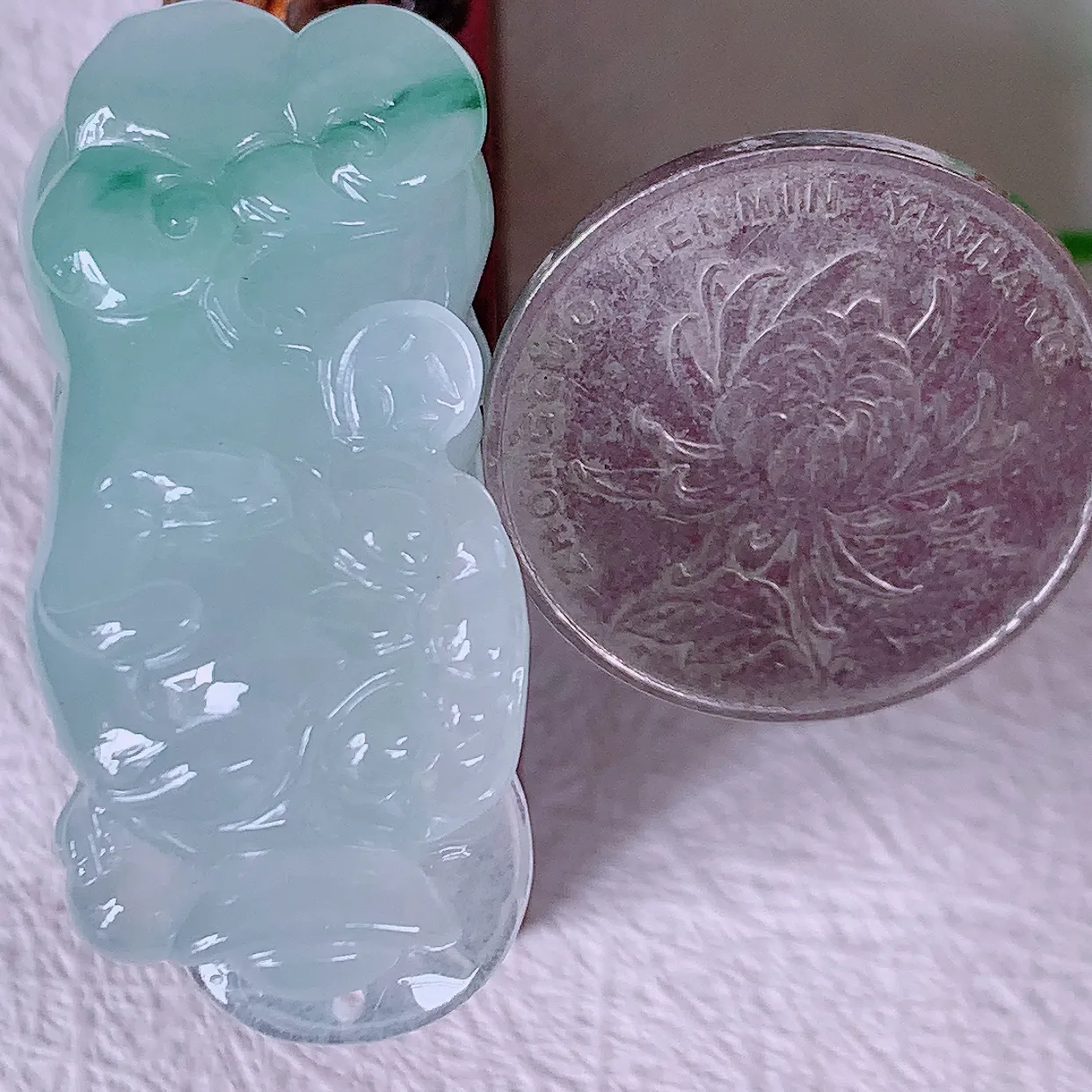 自然光实拍，冰飘绿翡翠招财貔貅吊坠，民间有“一摸貔貅运程旺盛，再摸貔貅财运滚滚，三摸貔貅平步青云 ”的美好祝愿。#81.19