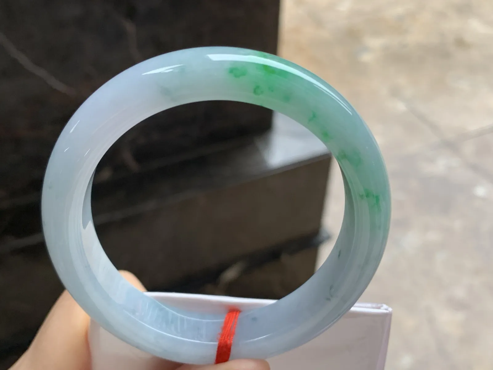 56.5-12.5-8.8

飘绿手镯^_^