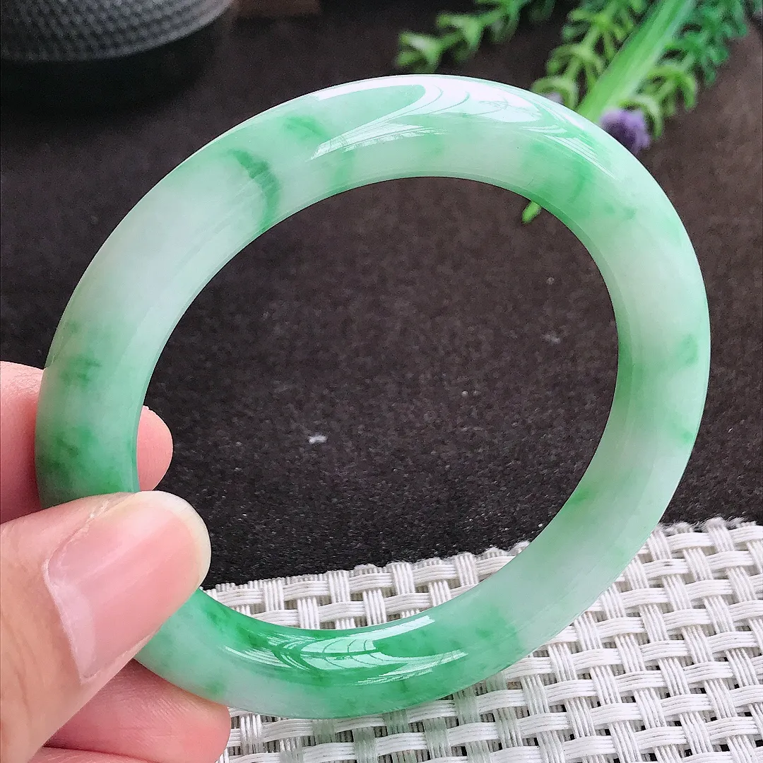 自然光54.5/9.9/9.7老坑精美温润飘阳绿圆条手镯翡翠玉镯手环