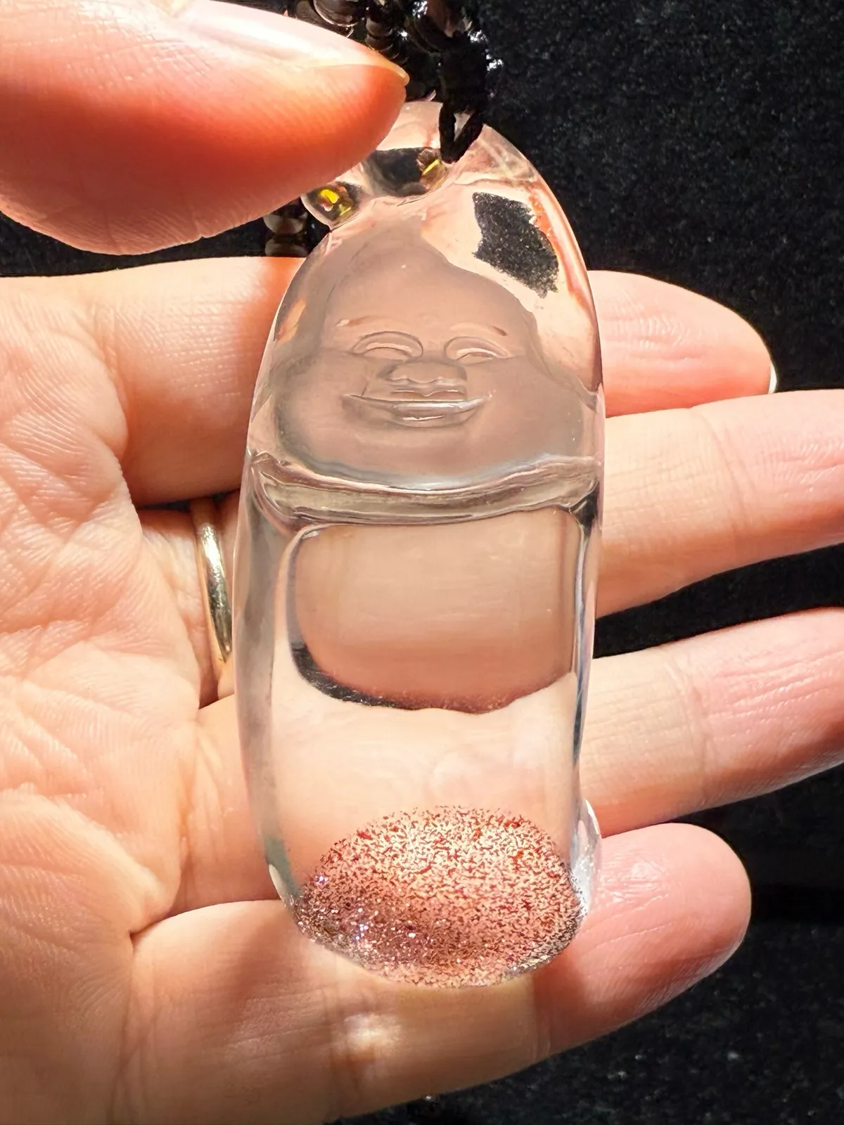 精品天然俏色金草莓晶（聚宝盆）佛吊坠️美货，️晶体干净，精致️规格：66.4*25.9*21.1mm 