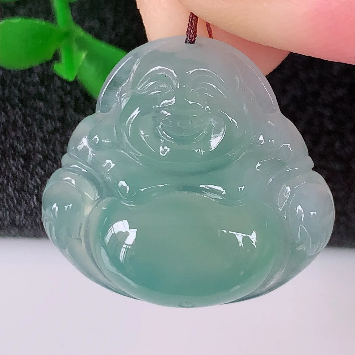 自然光实拍，冰种翡翠佛公，水灵起胶，翠色迷人，佛公在心中，一生平安，饱满圆润，开怀大笑佛公，配戴灵气十足！#46.24