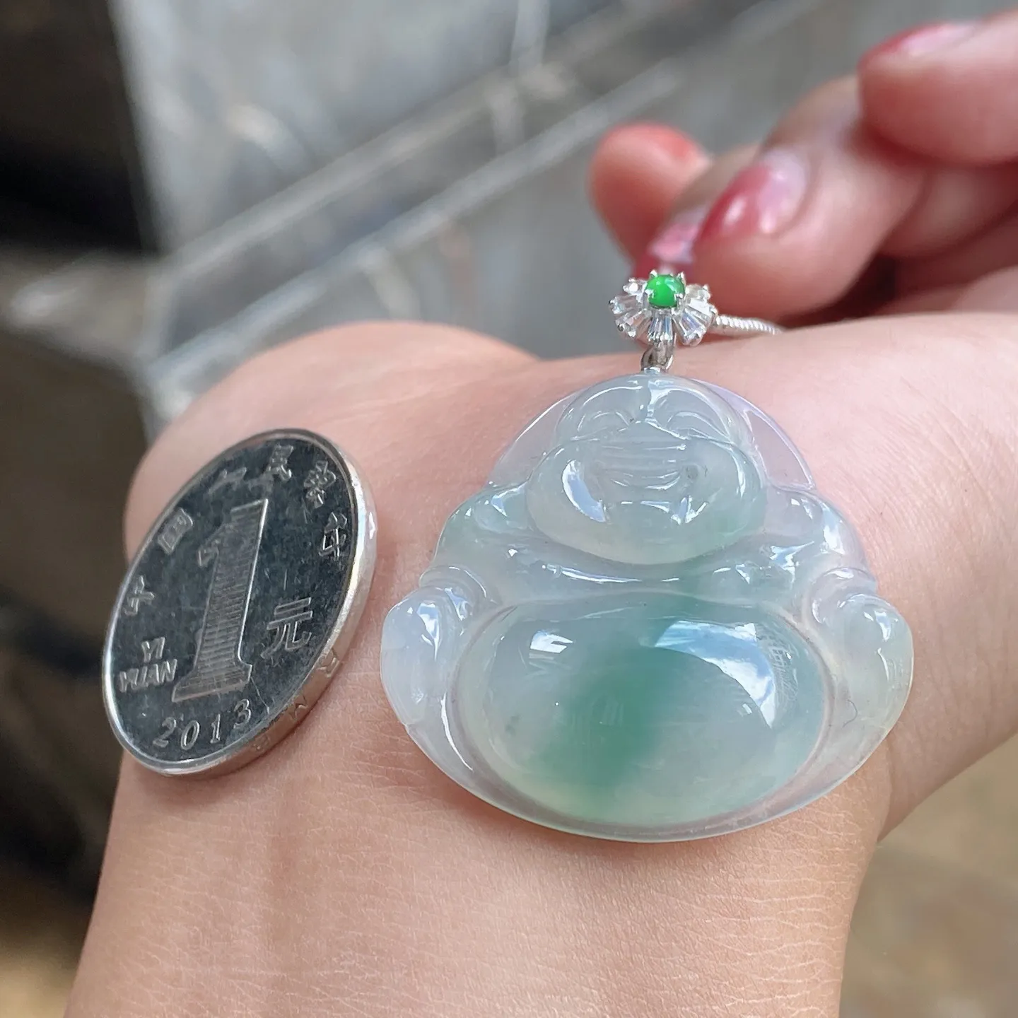 冰糯种飘花佛公吊坠 尺寸36.9-31.6-7.3毫米