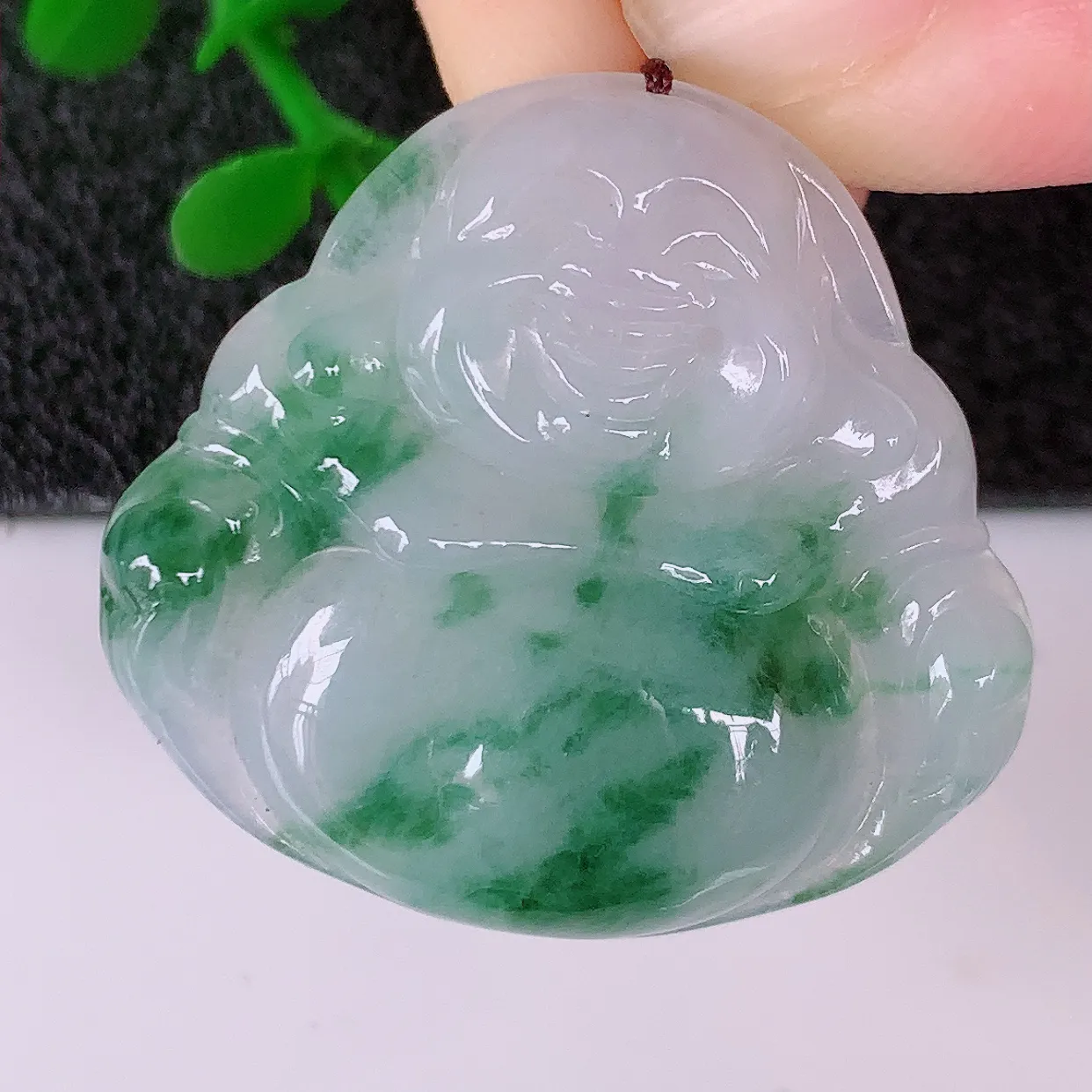 自然光实拍，冰飘花翡翠佛公吊坠，玉笑佛，饱满，开脸喜庆，配戴优雅迷人！#57.24