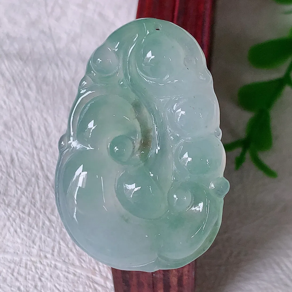 自然光实拍，冰种飘花如意吊坠，翡翠如意，上身效果非常美，饱满大气，工艺美，万事如意，如意一生 #01.22