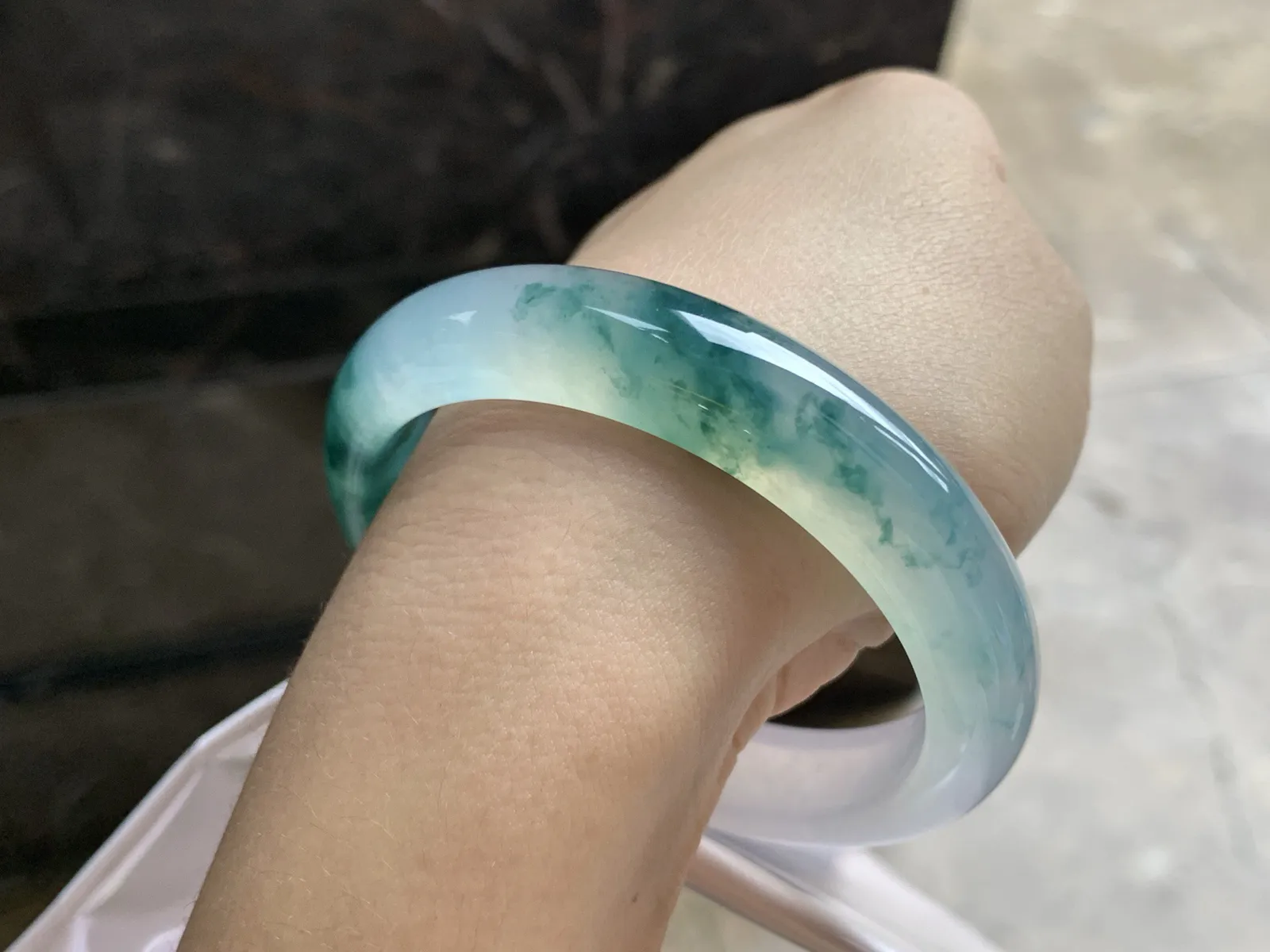 57-12.6-8

冰蓝花手镯^_^冰透 飘花浓郁