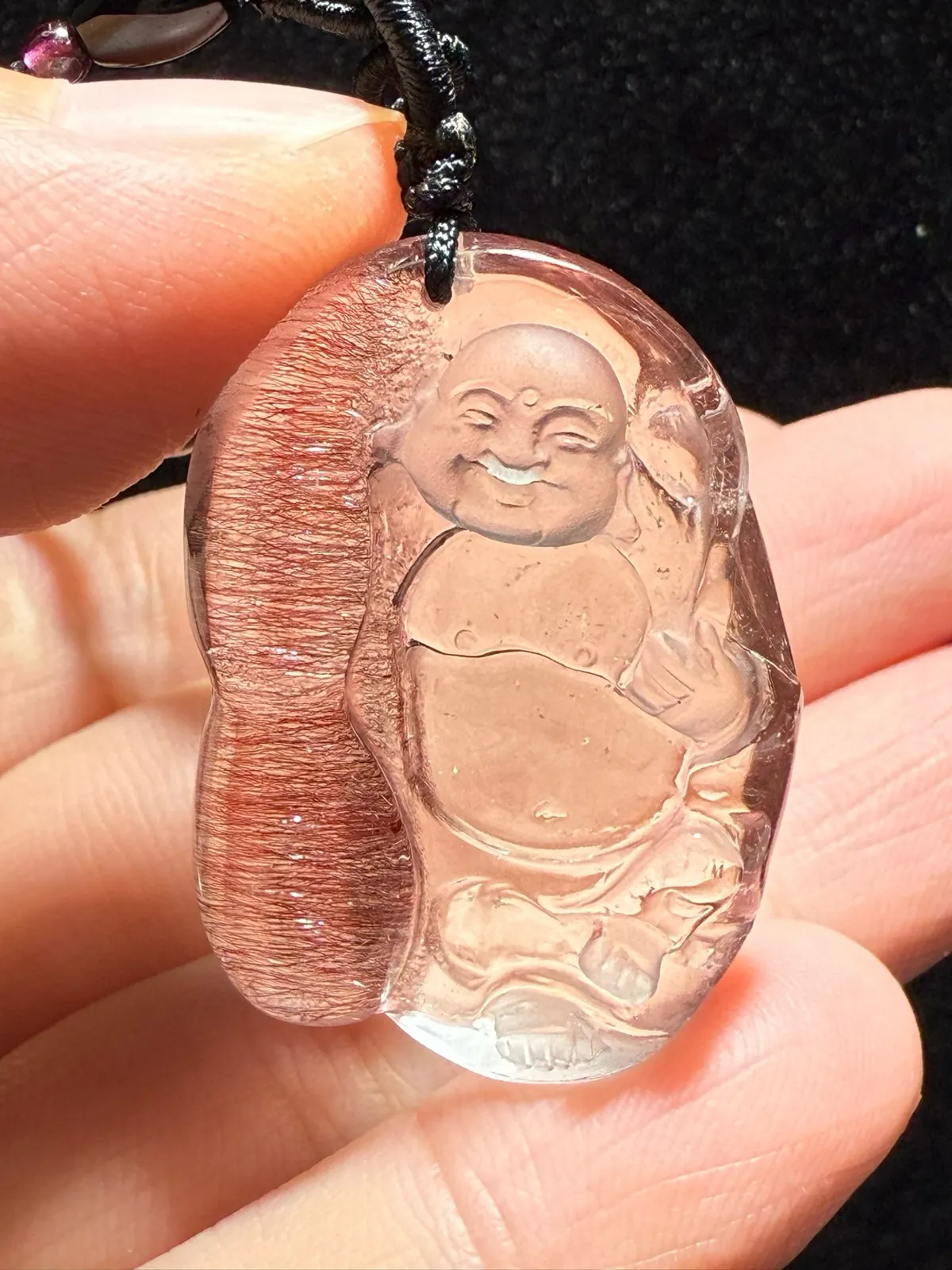 精品红超七弥勒佛[色]满满的红发，立体纯手工，稀有美货工艺精湛，一生平安幸福，收藏价值高，颜色靓丽精致美货，无瑕，超迷人，招贵人规格：33.5*24.5*11.3mm