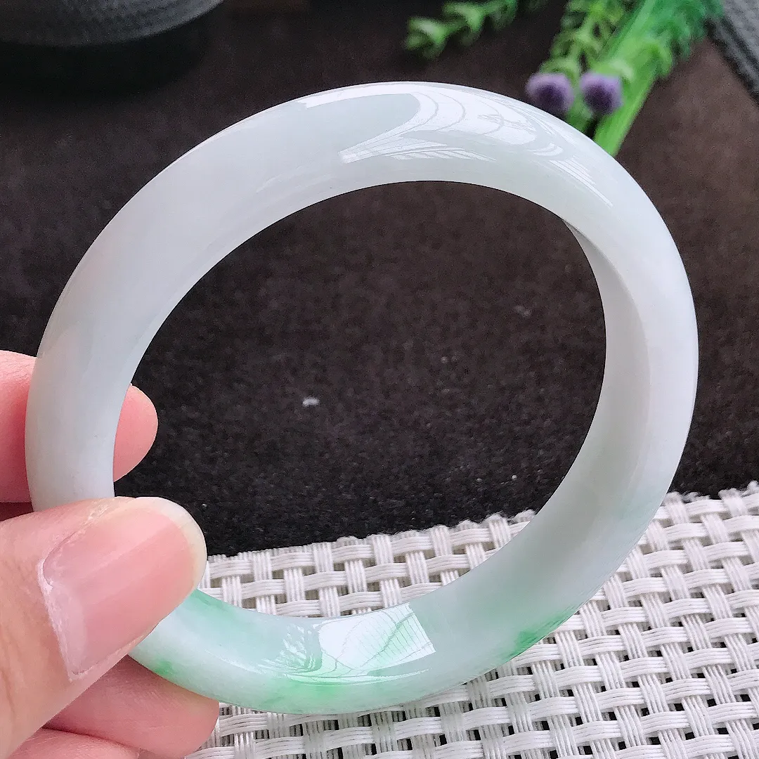 自然光59.8/12.8/8.3老坑精美温润飘阳绿手镯宽边翡翠玉镯手环