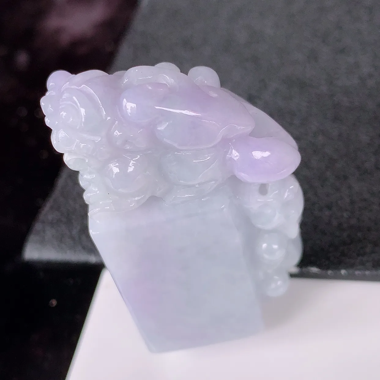 自然光实拍，冰润紫罗兰翡翠招财貔貅印章，民间有“一摸貔貅运程旺盛，再摸貔貅财运滚滚，三摸貔貅平步青云