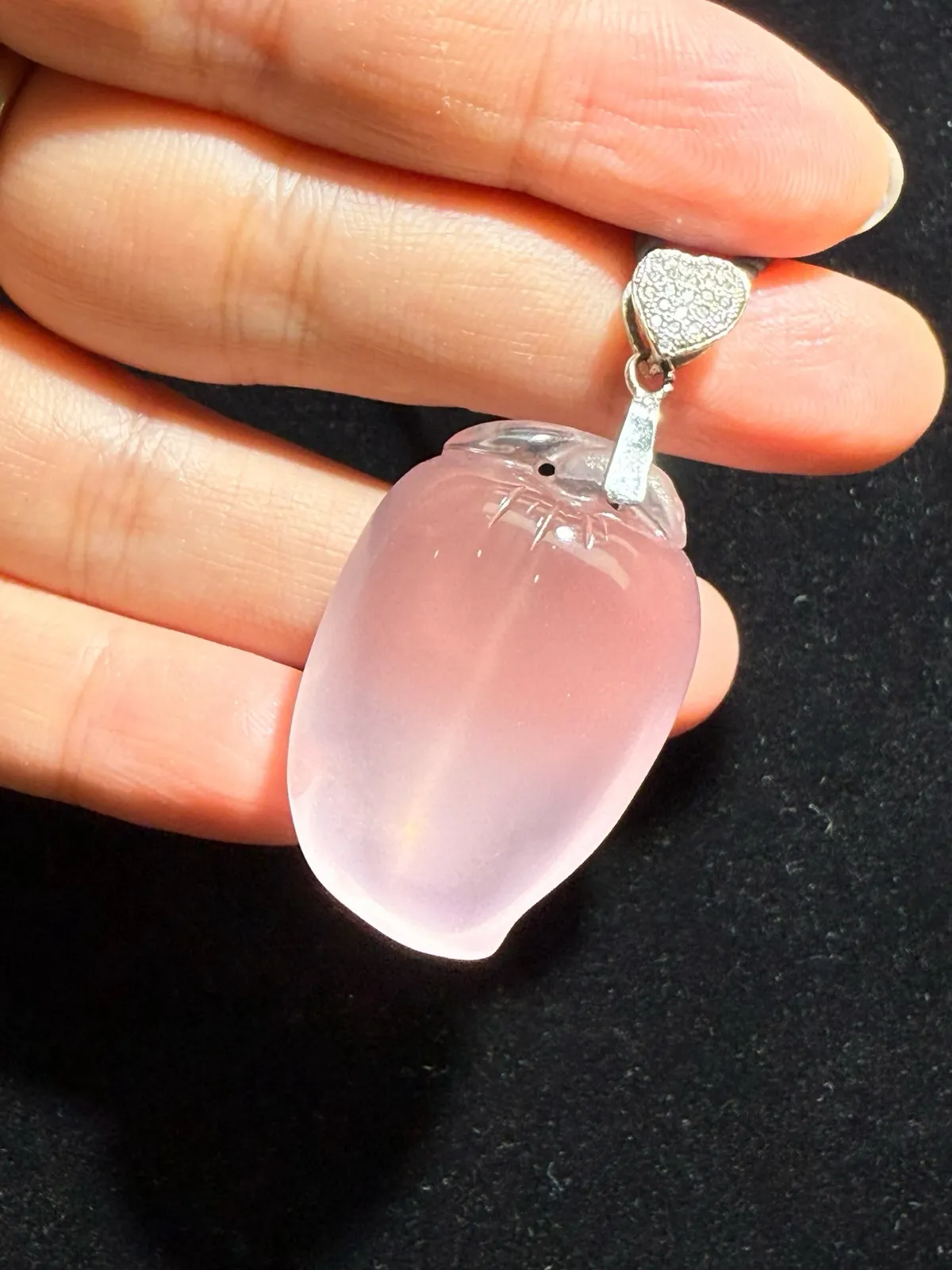 【寿桃】莫桑比克星光粉水晶吊坠，坠子尺寸：35.5*24*16mm。饱满圆润 颜色超粉润～全美晶体！六芒星光 粉晶增情感 招好人缘旺生意缘！S925纯银镶嵌，送绳。