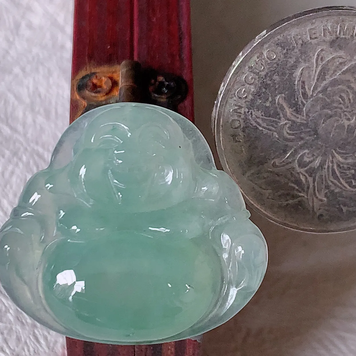 自然光实拍，冰种飘花翡翠佛公，水灵起胶，翠色迷人，佛公在心中，一生平安，饱满圆润，开怀大笑佛公，配戴灵气十足！#57.22